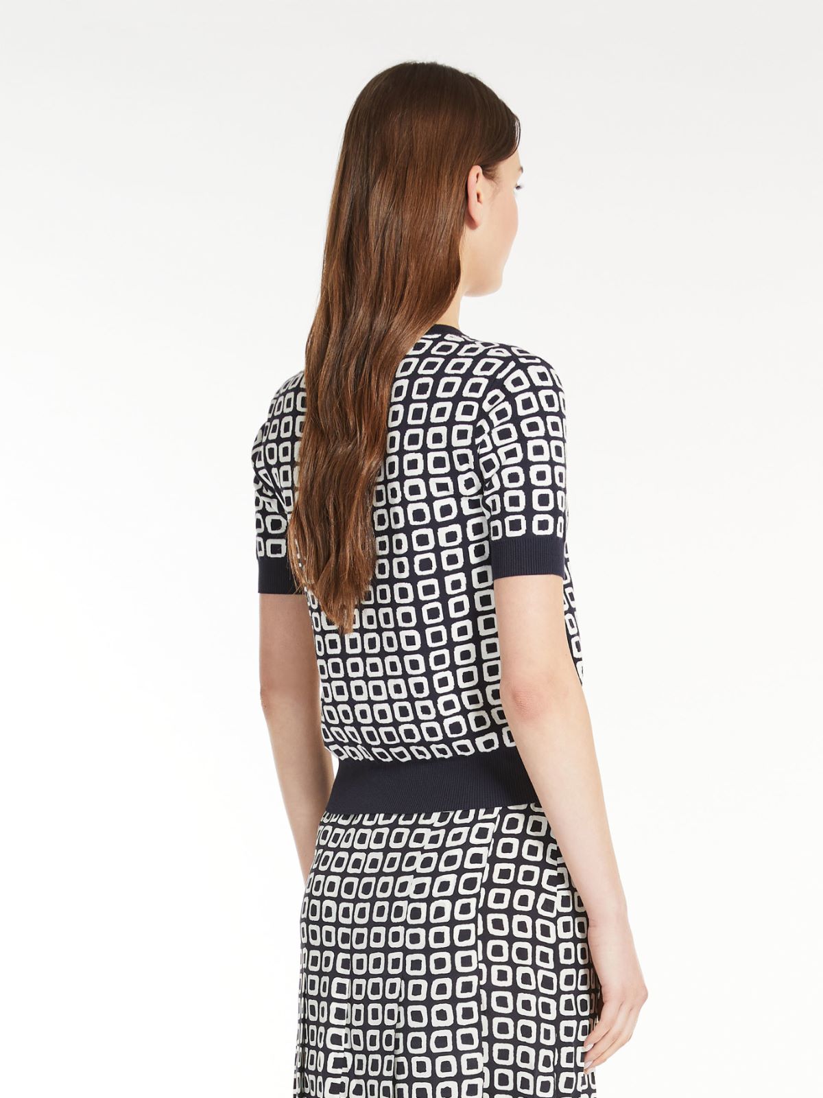 Jacquard yarn sweater