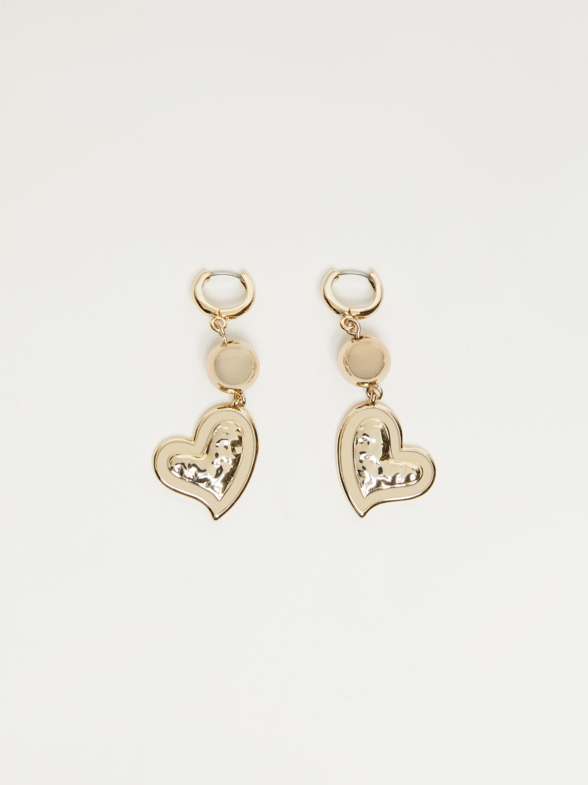 Heart-shaped pendant earrings