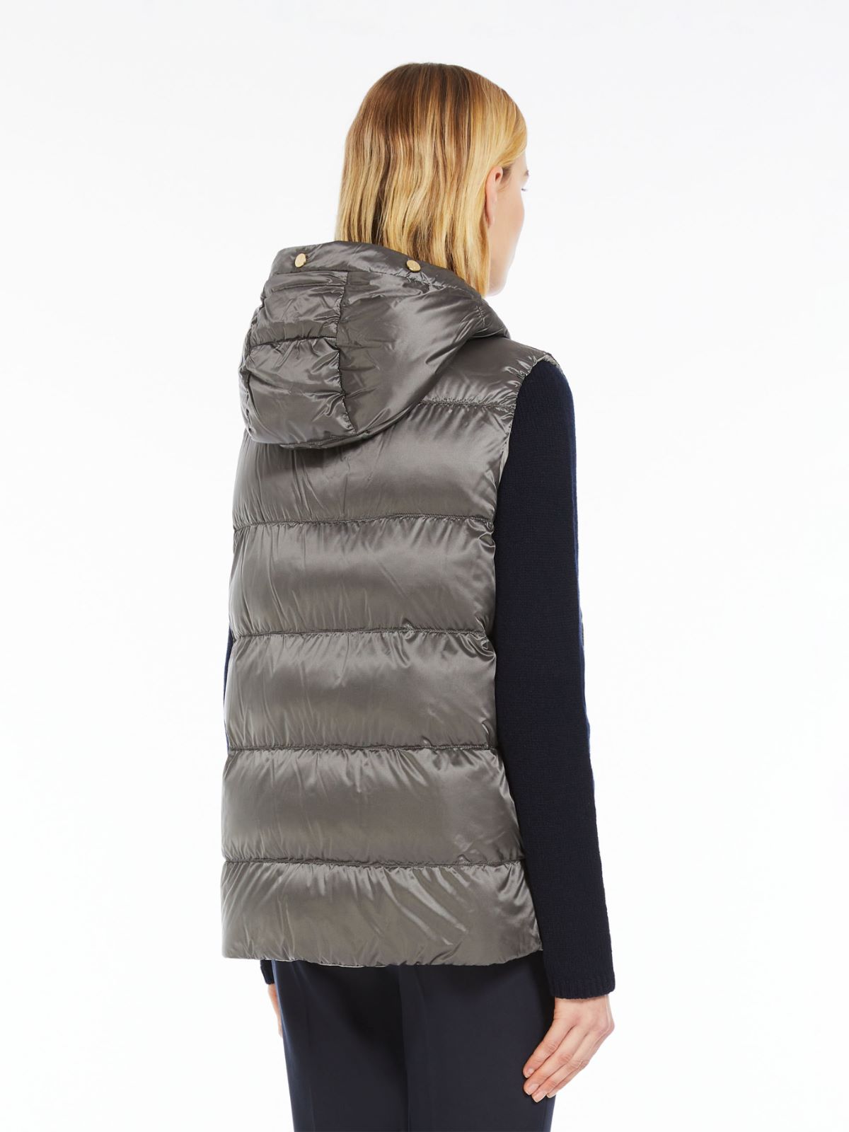 Reversible gilet in water-resistant fabric
