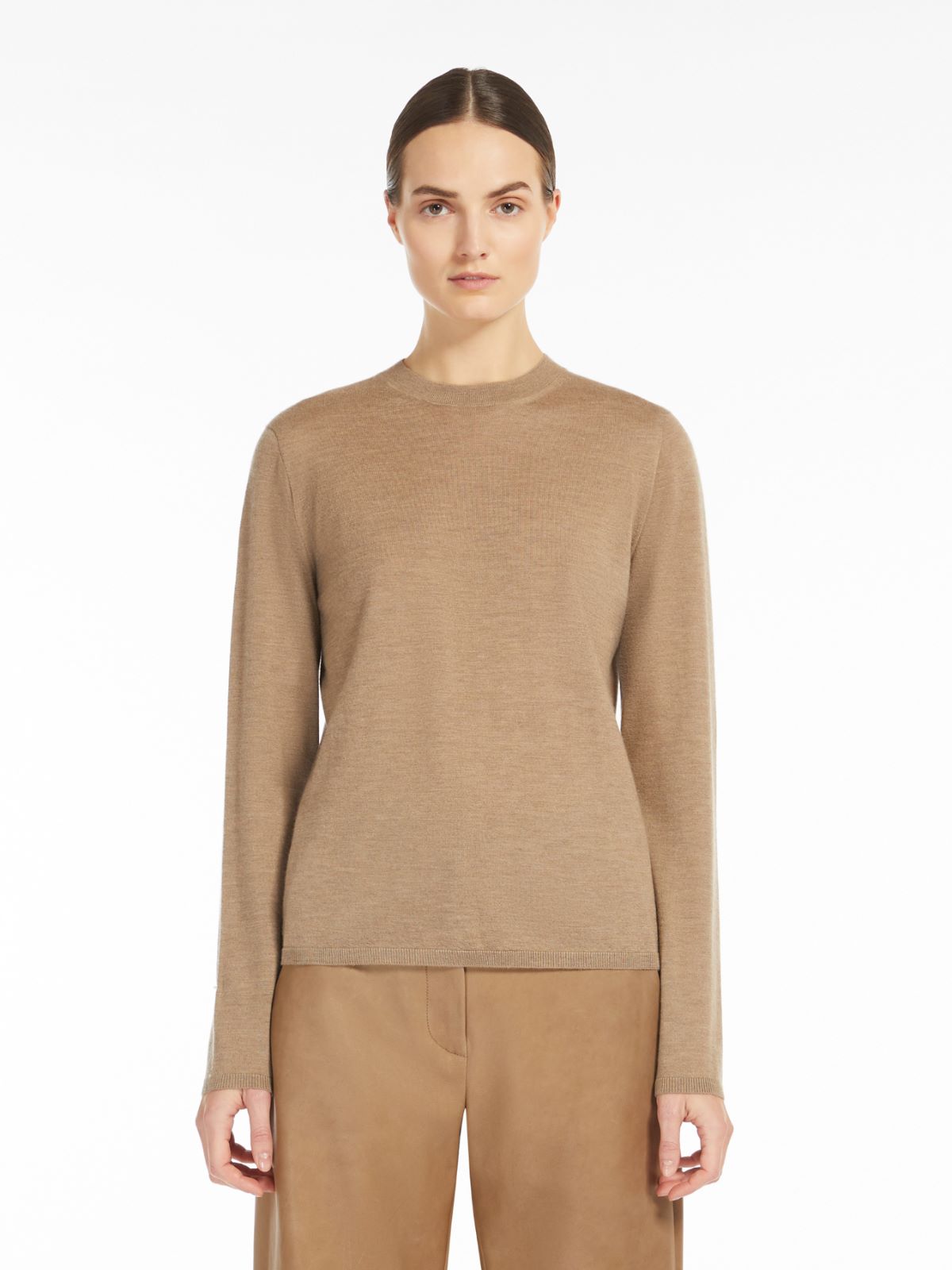 Lightweight cashmere jumper