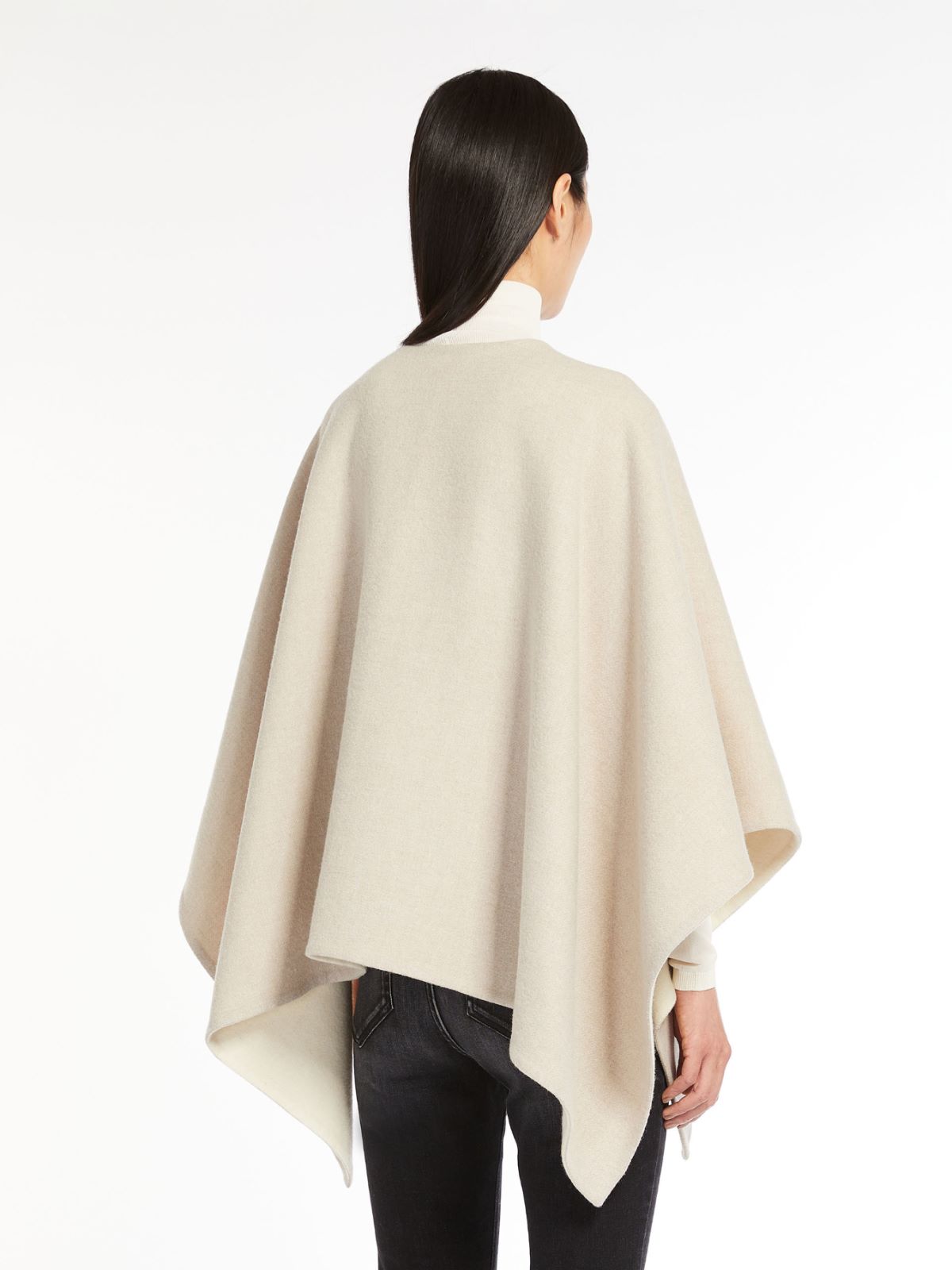 Reversible alpaca cape