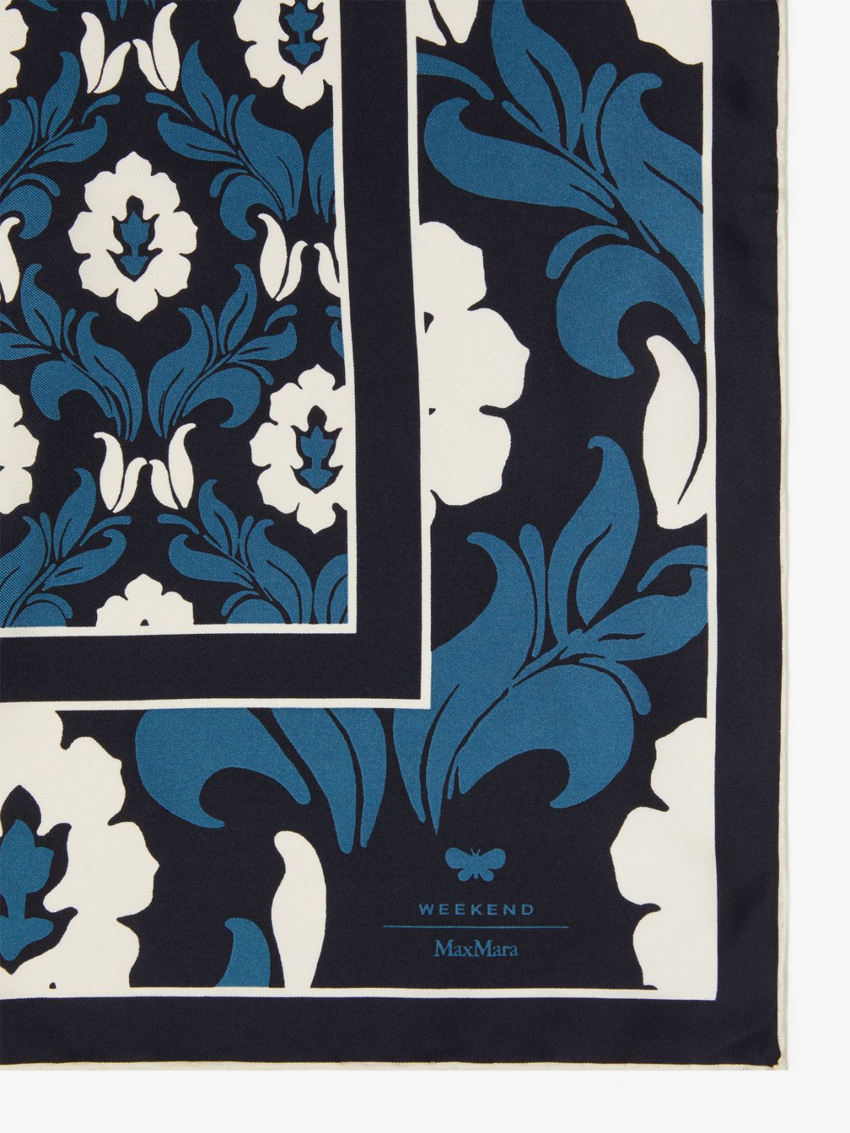 Printed silk maxi pocket square