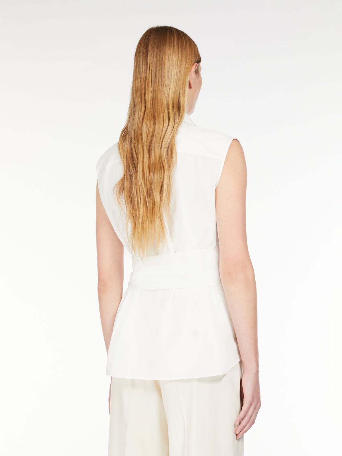 Sleeveless poplin shirt