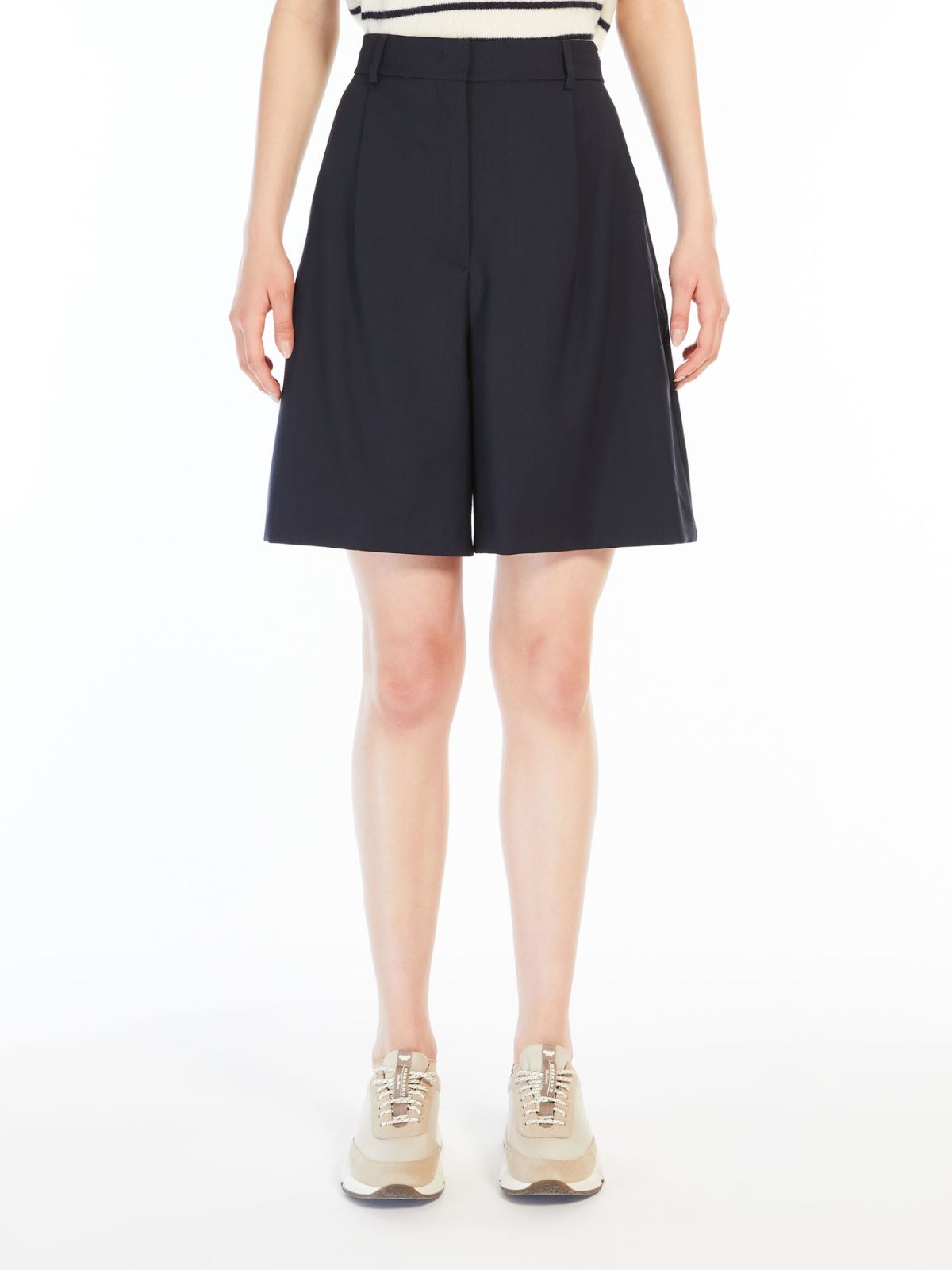 Woollen cloth Bermuda shorts