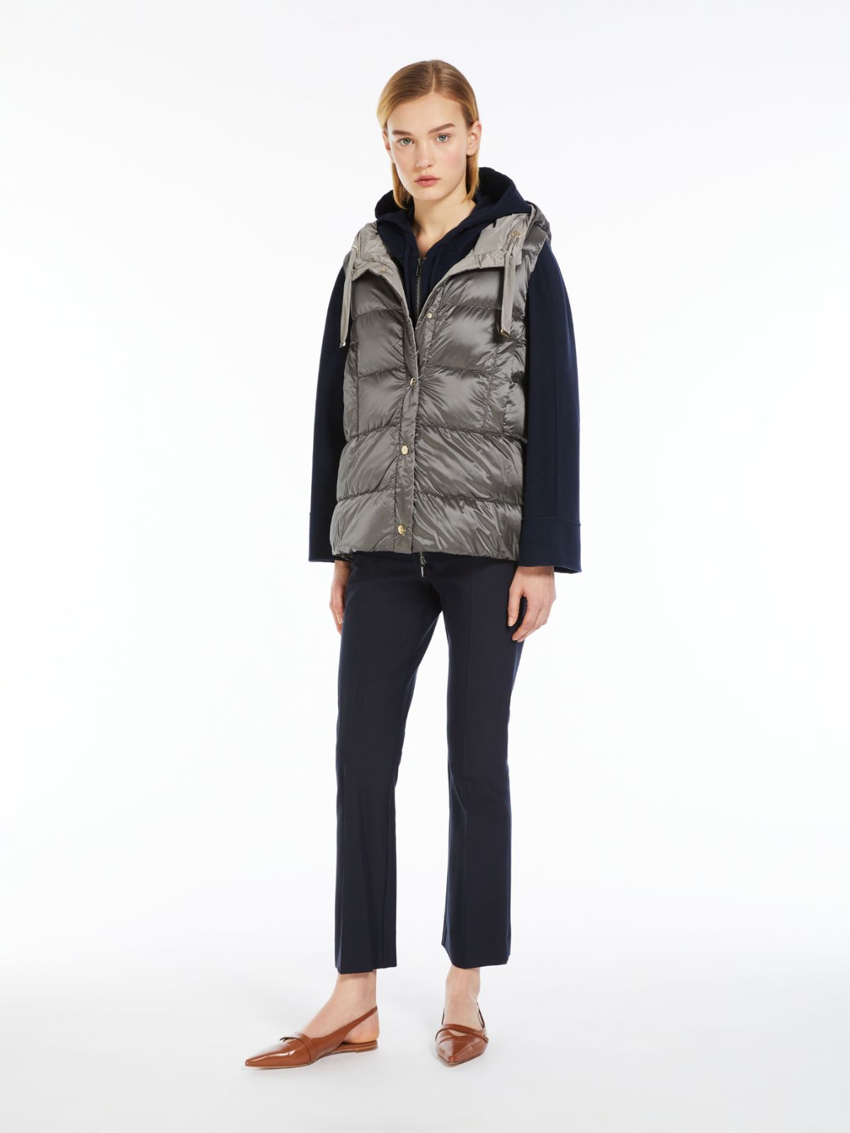 Reversible gilet in water-resistant fabric