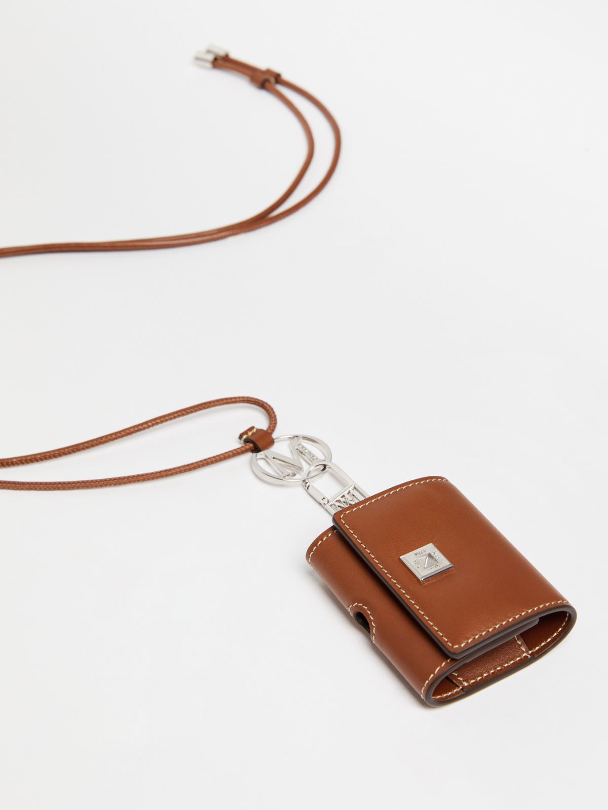 Leather earphone pouch