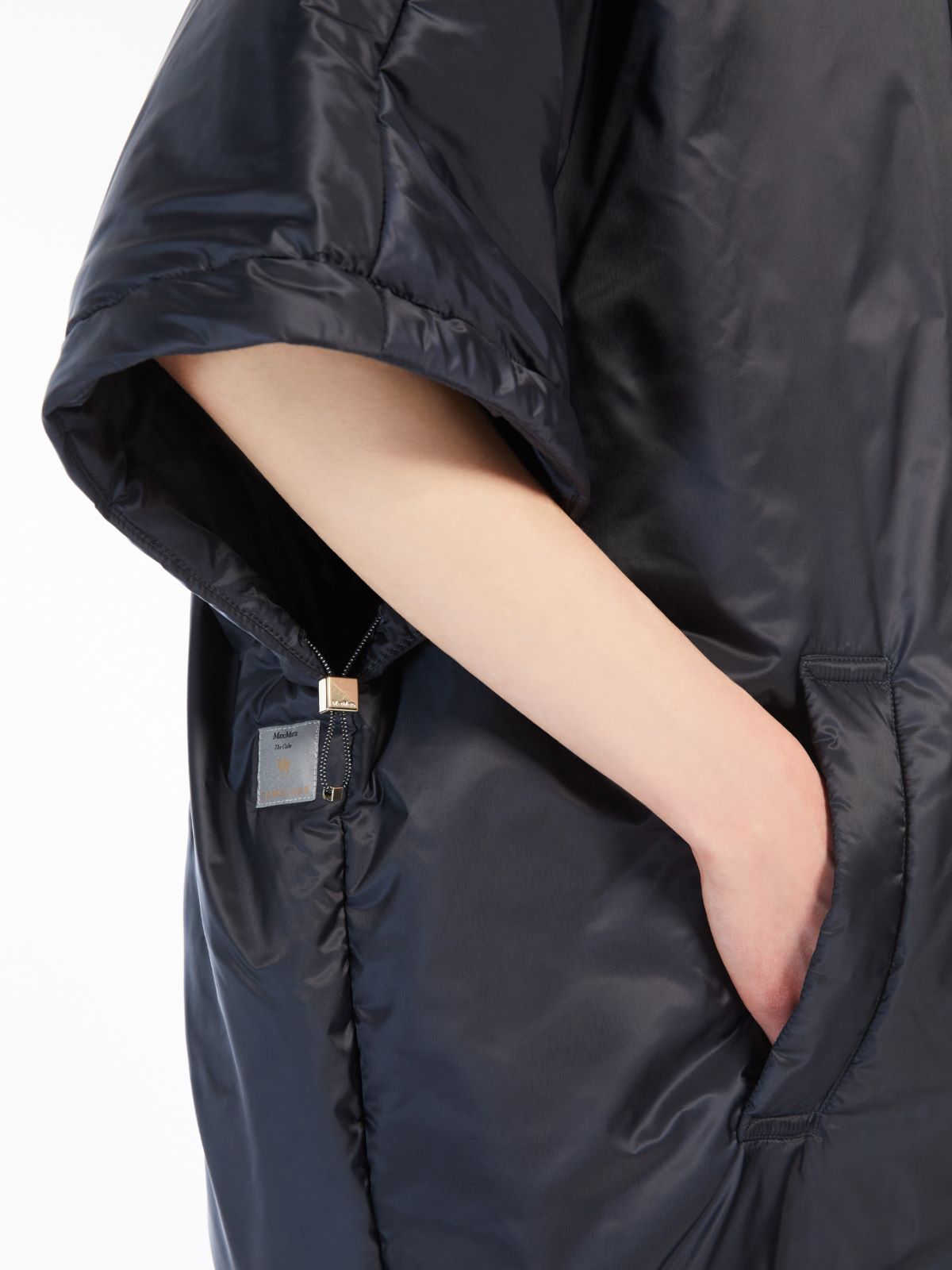 Water-repellent fabric cape