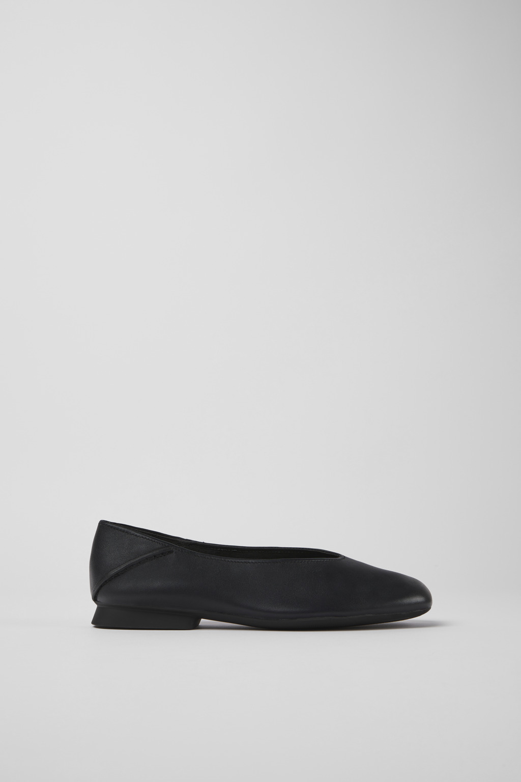 Black leather ballerinas for women