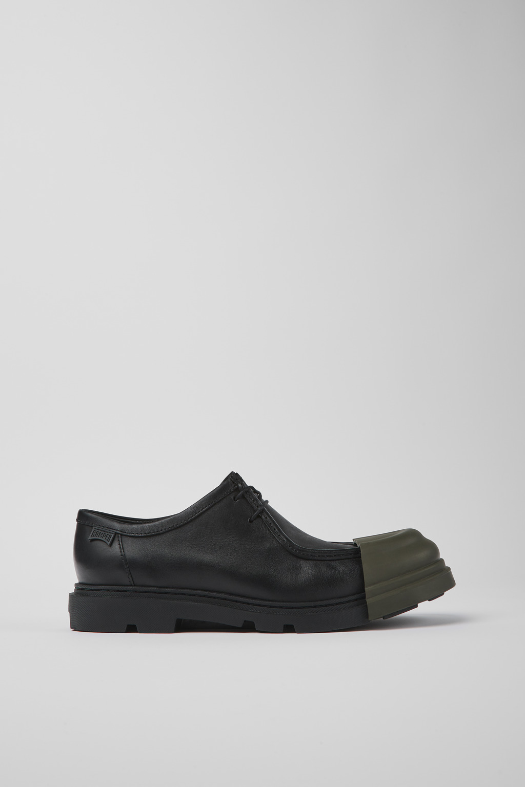 Black responsibly raised leather shoes for men