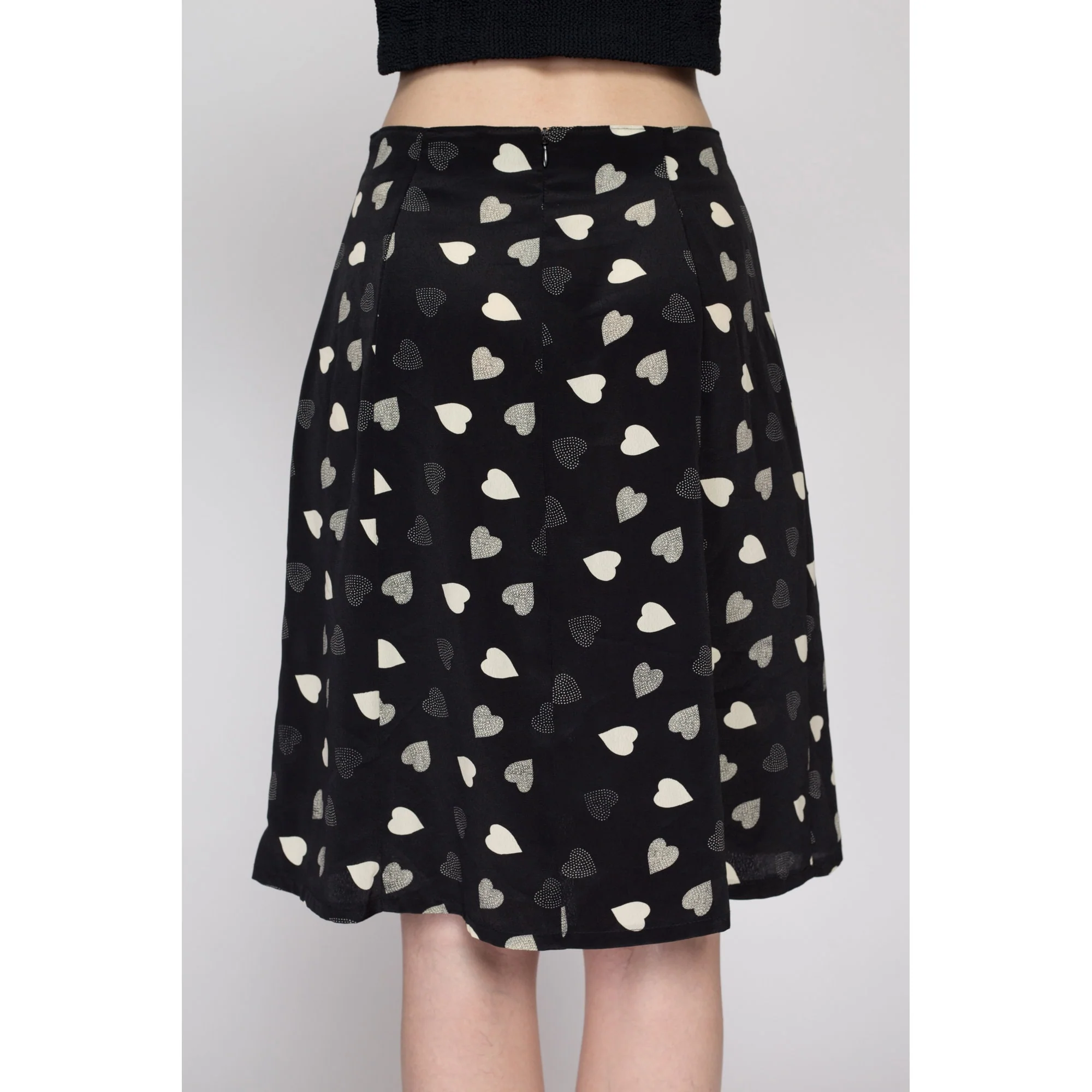 Medium 90s Black Heart Print Mini Skirt 27