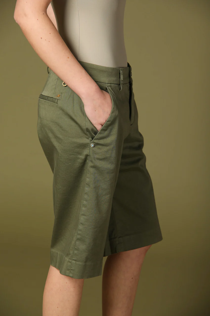New York Straight woman's chino bermuda in stretch satin regular