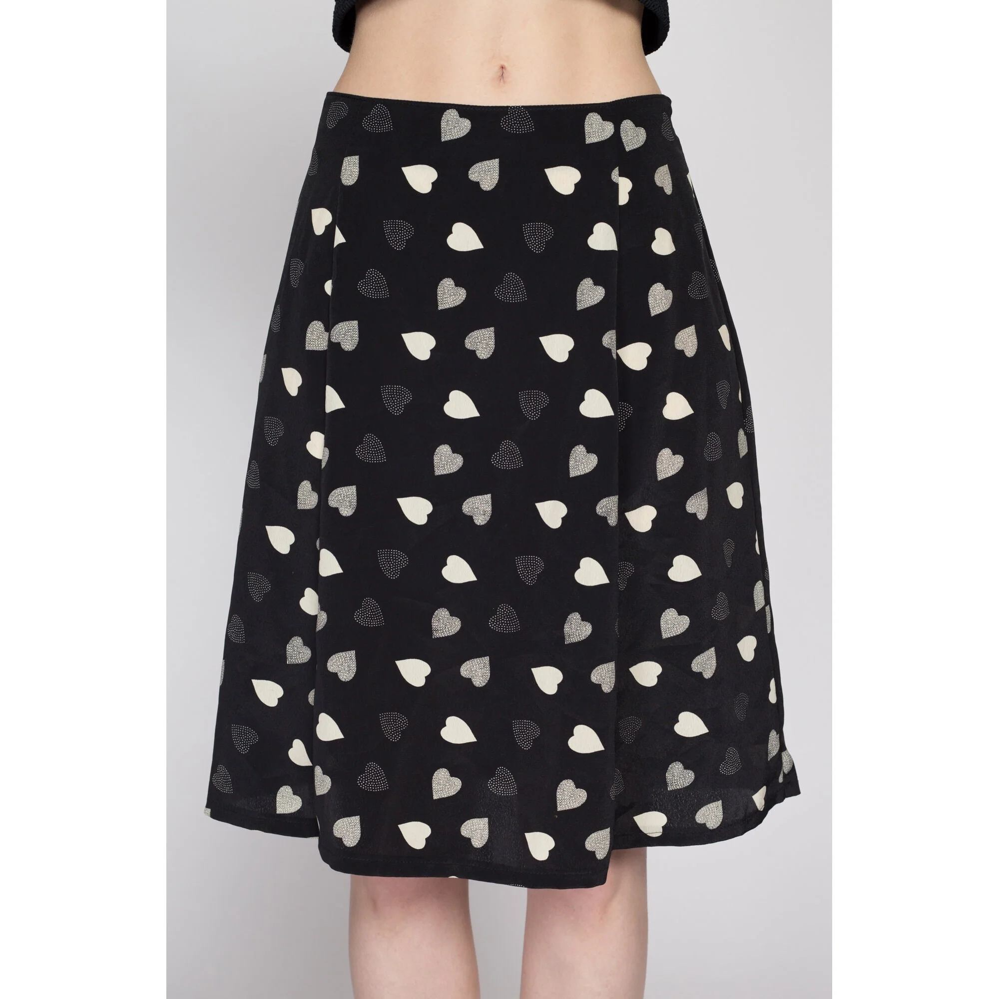 Medium 90s Black Heart Print Mini Skirt 27