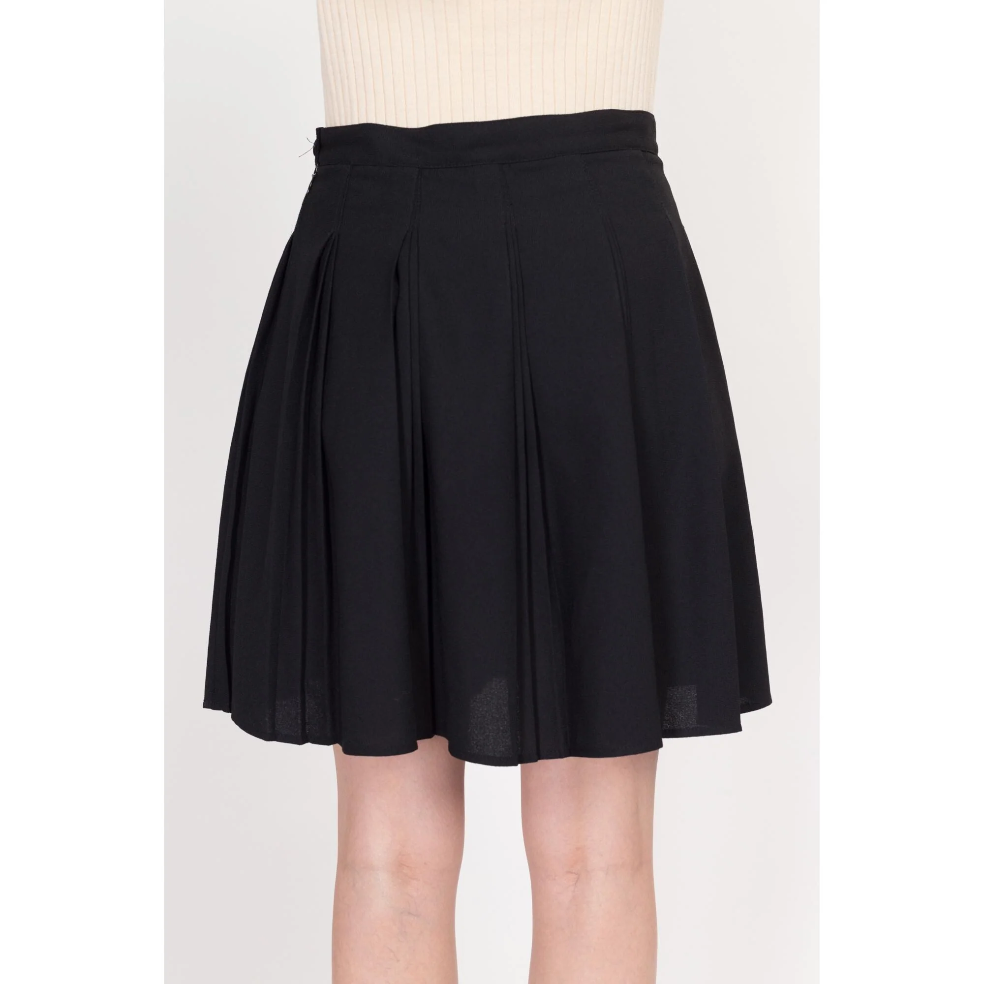Medium 90s Black Pleated Mini Skirt 28