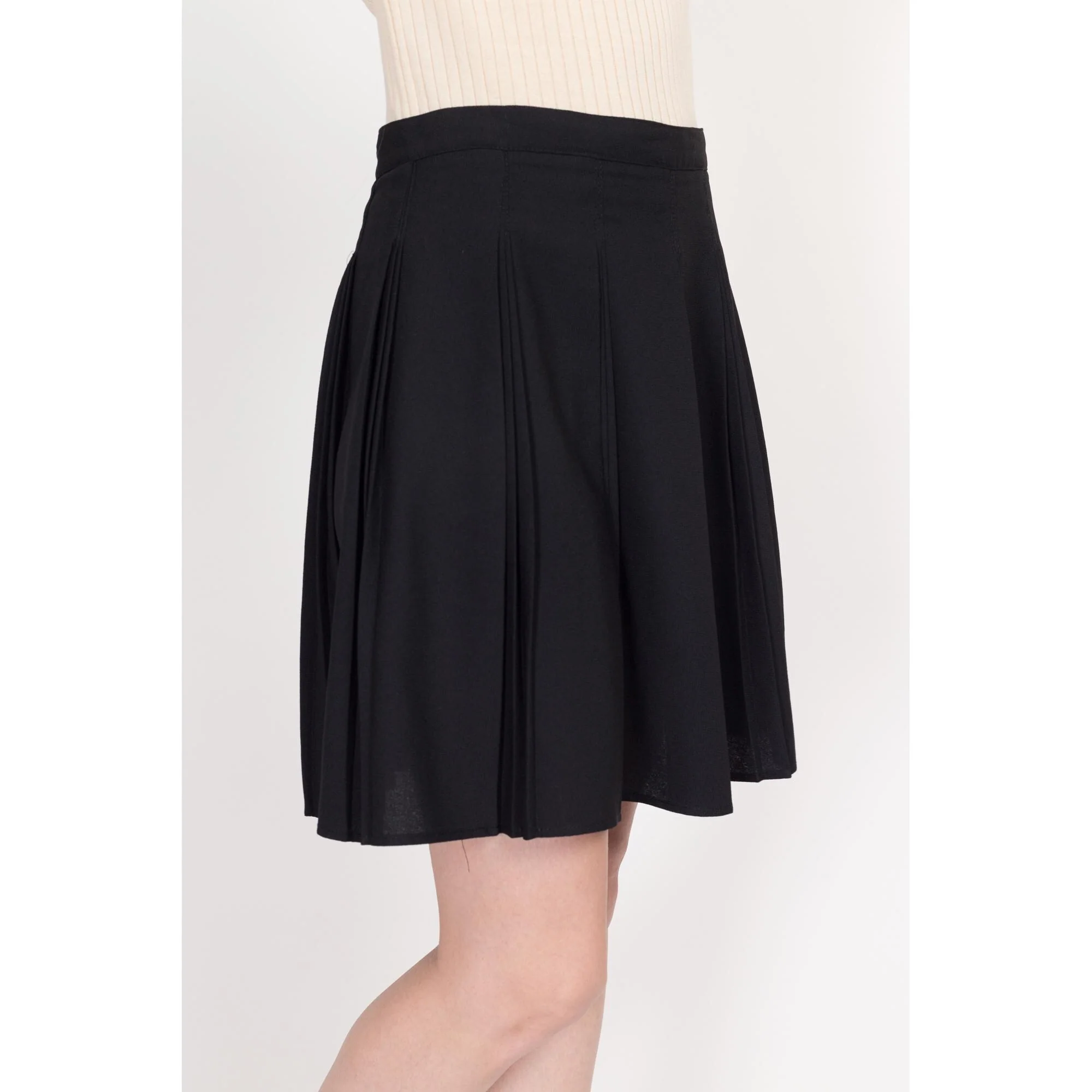 Medium 90s Black Pleated Mini Skirt 28