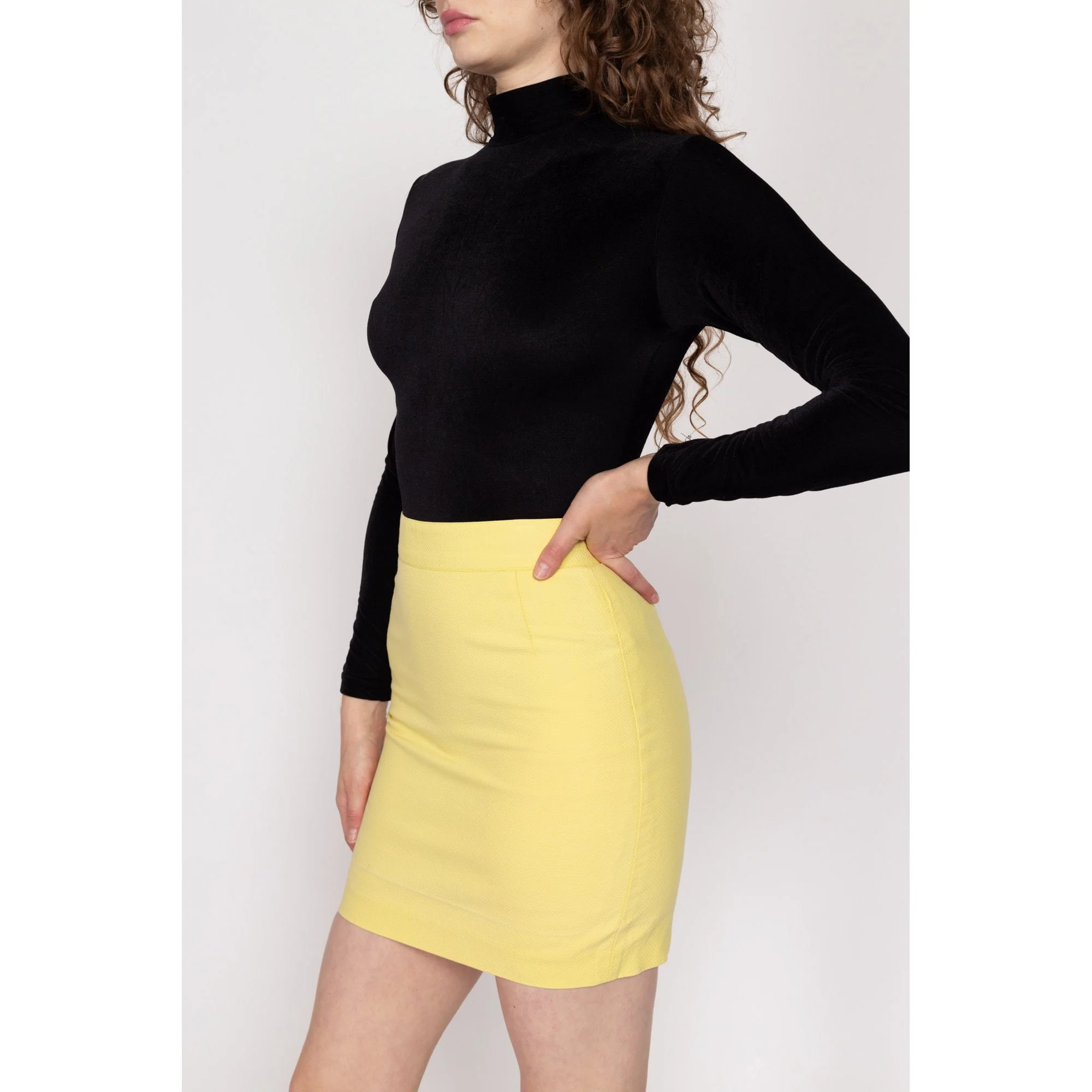 Small 80s Yellow Waffle Textured Mini Skirt 26.5