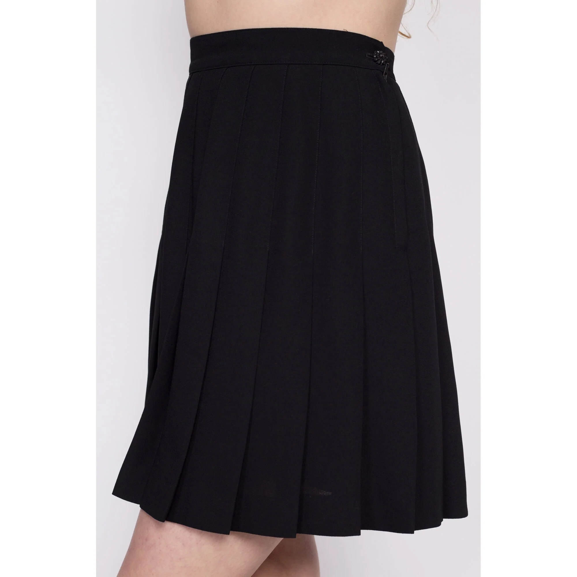 Small 90s Black Pleated Mini Skirt 26