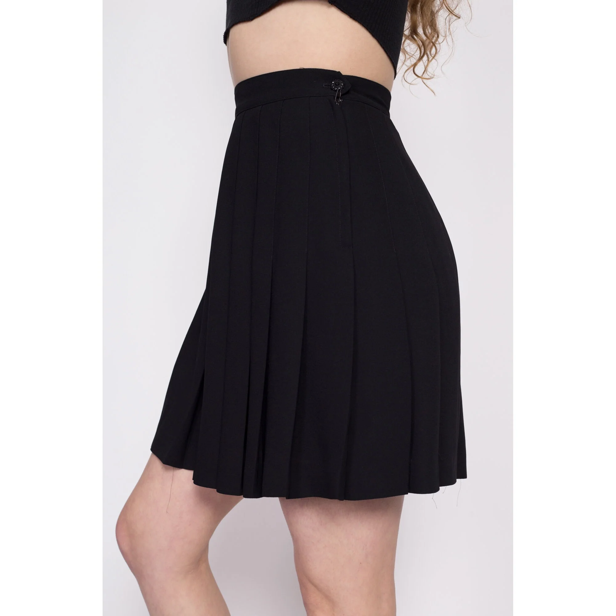 Small 90s Black Pleated Mini Skirt 26