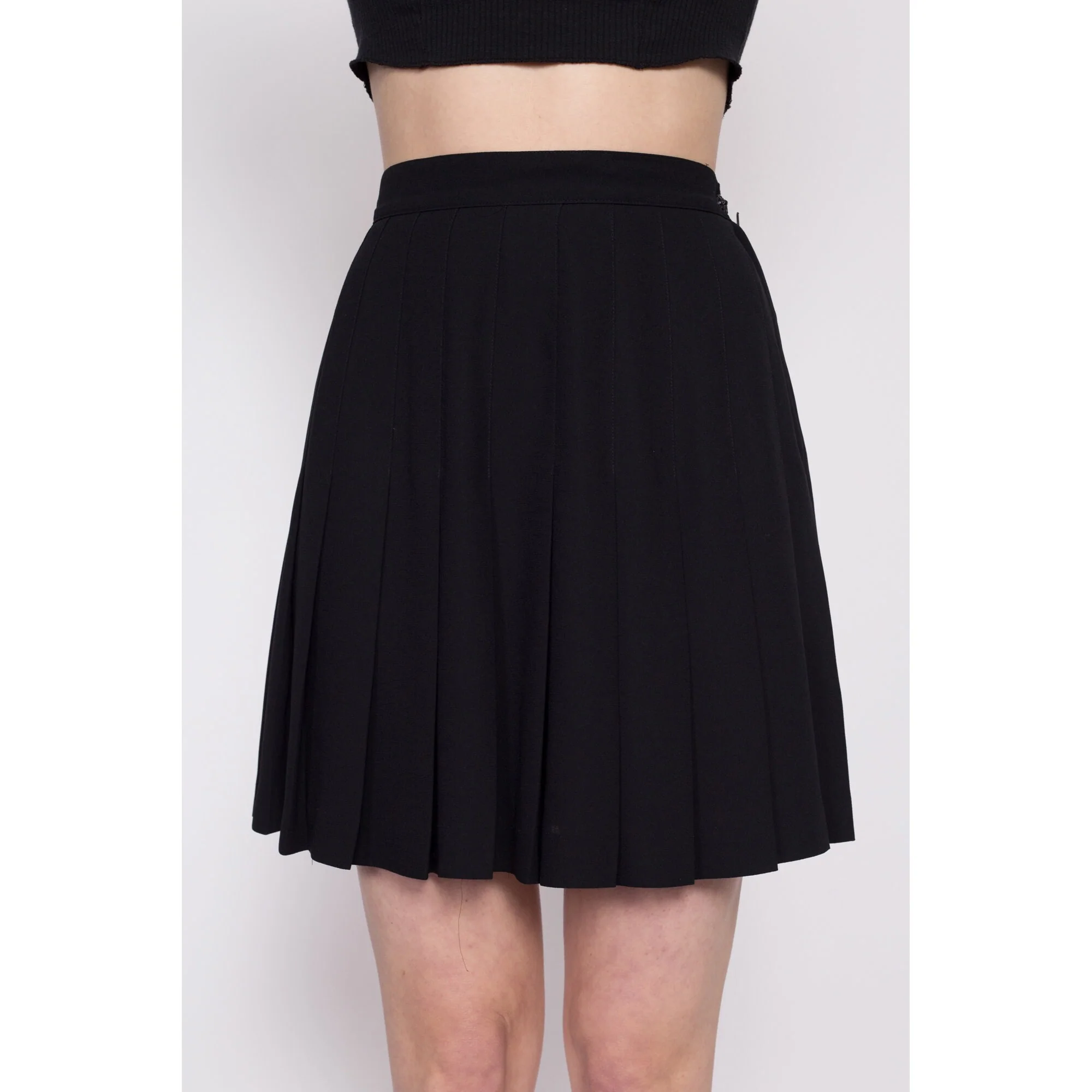 Small 90s Black Pleated Mini Skirt 26