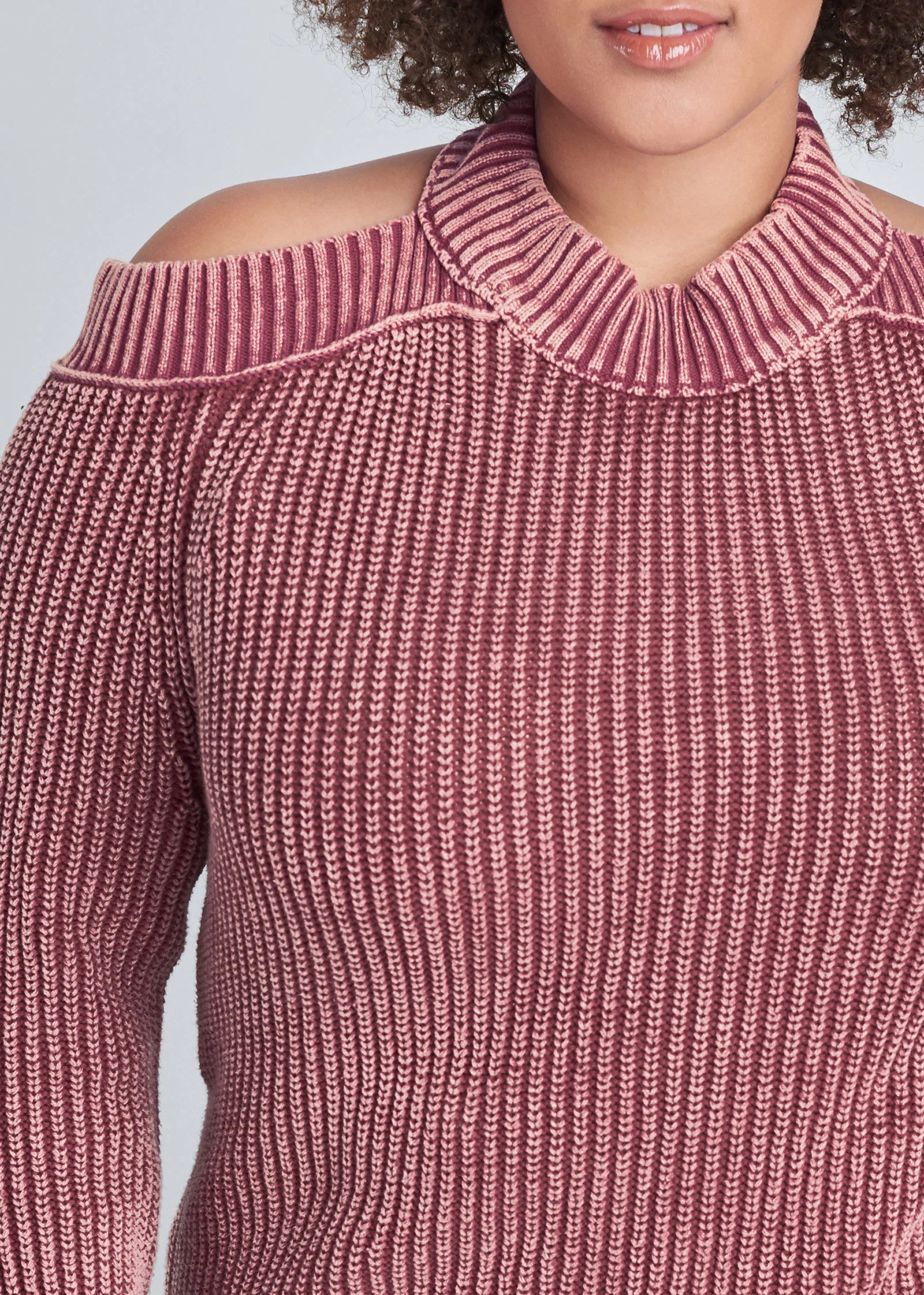 Cold shoulder mock neck sweater - Pink