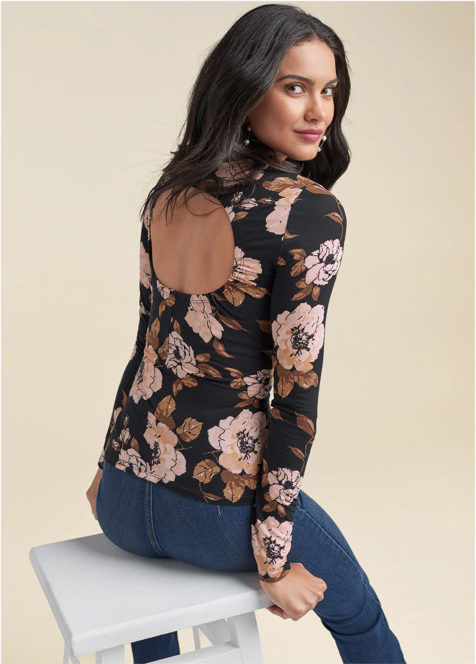 Back cut-out casual top - Black Multi