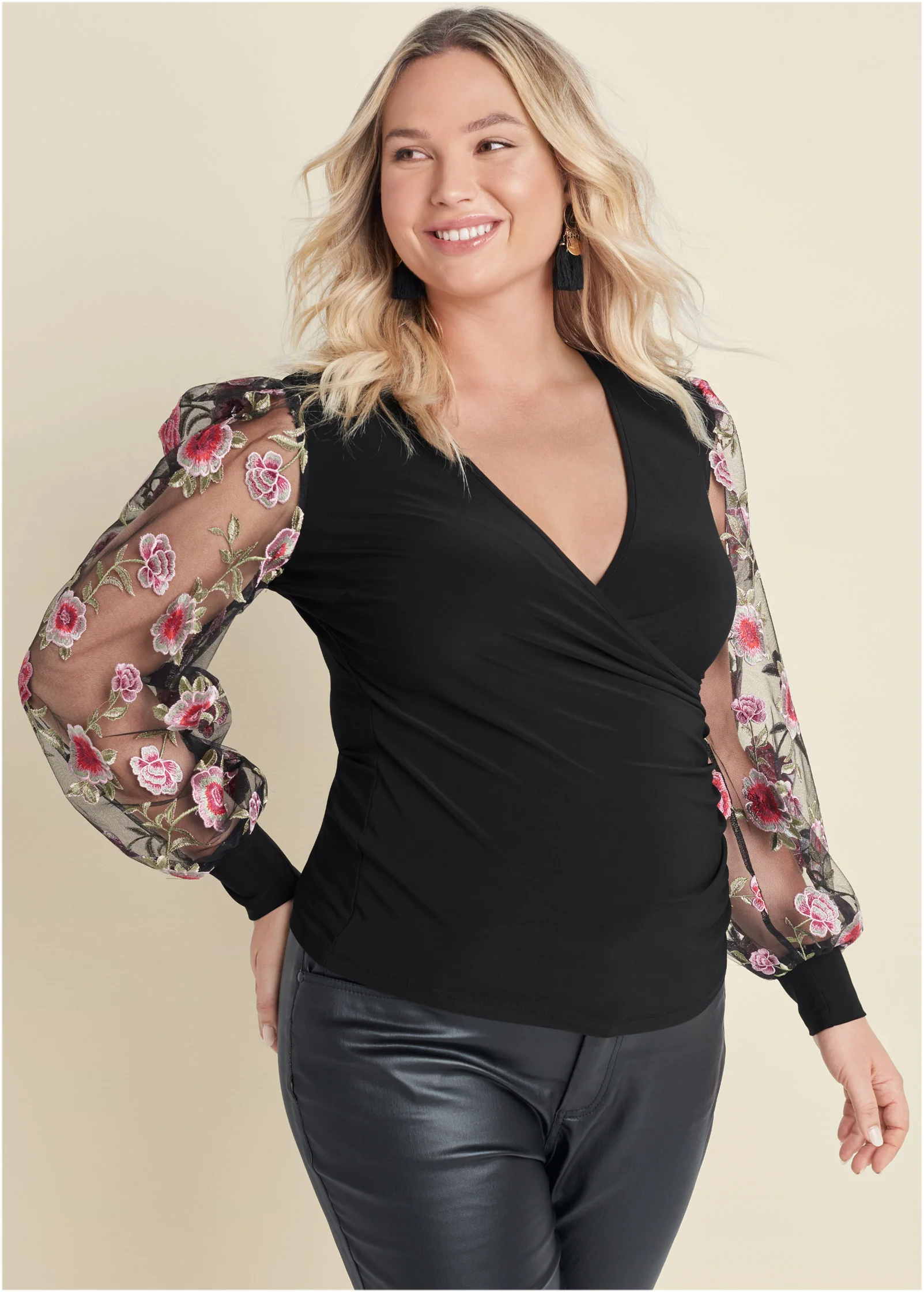 Embroidered sleeve top - Black Multi