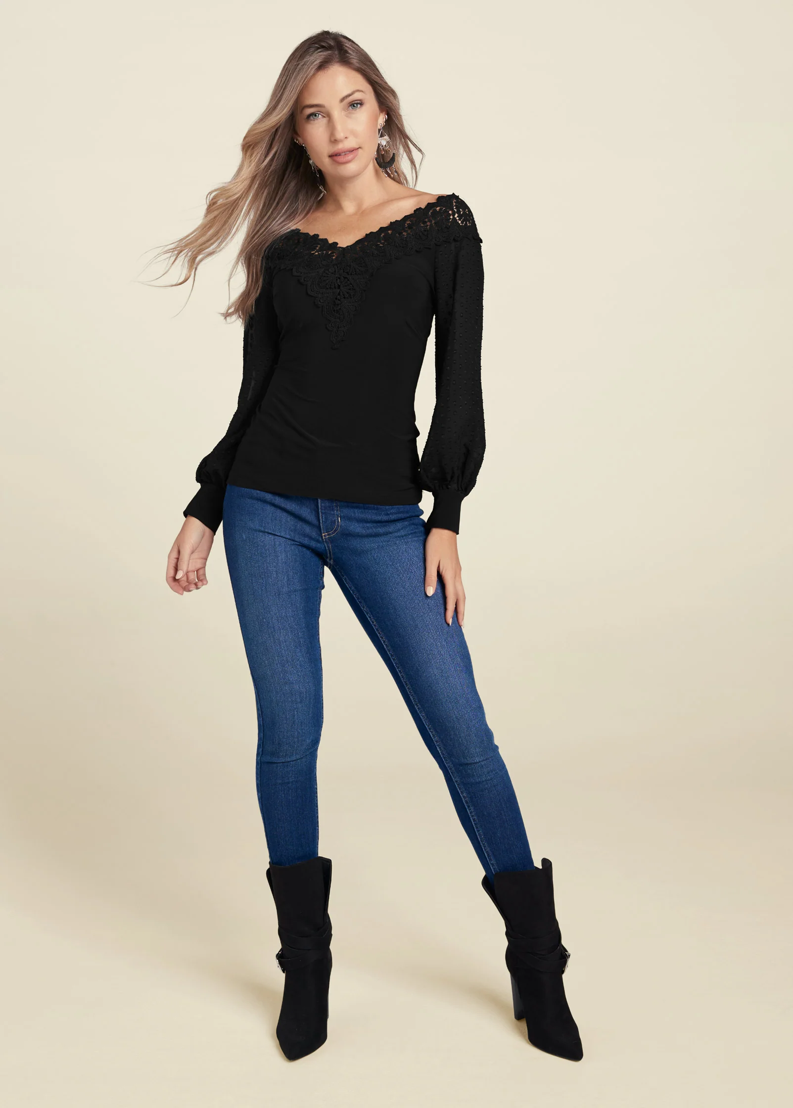 Lace neckline top - Black