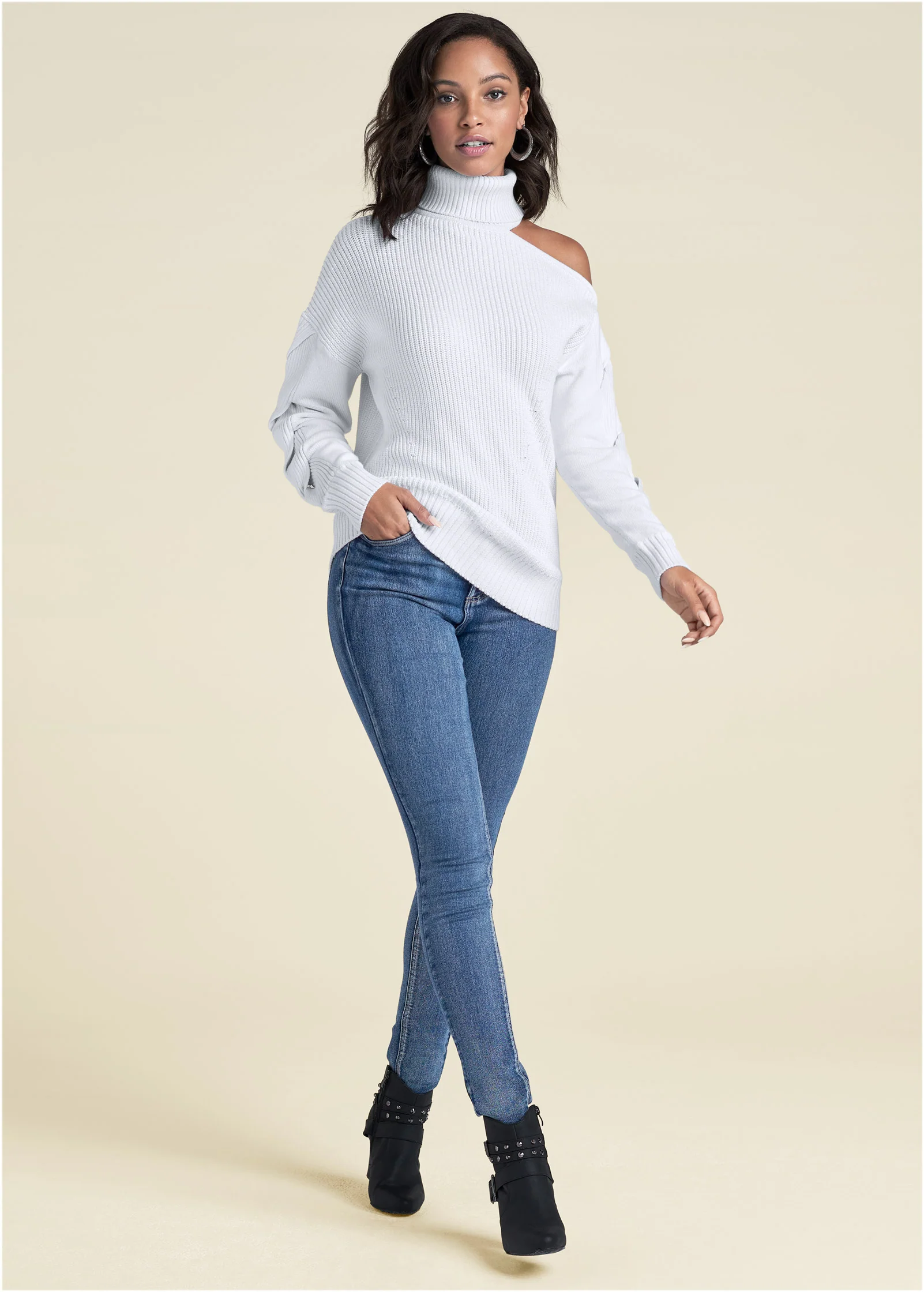 Cutout shoulder turtleneck - White
