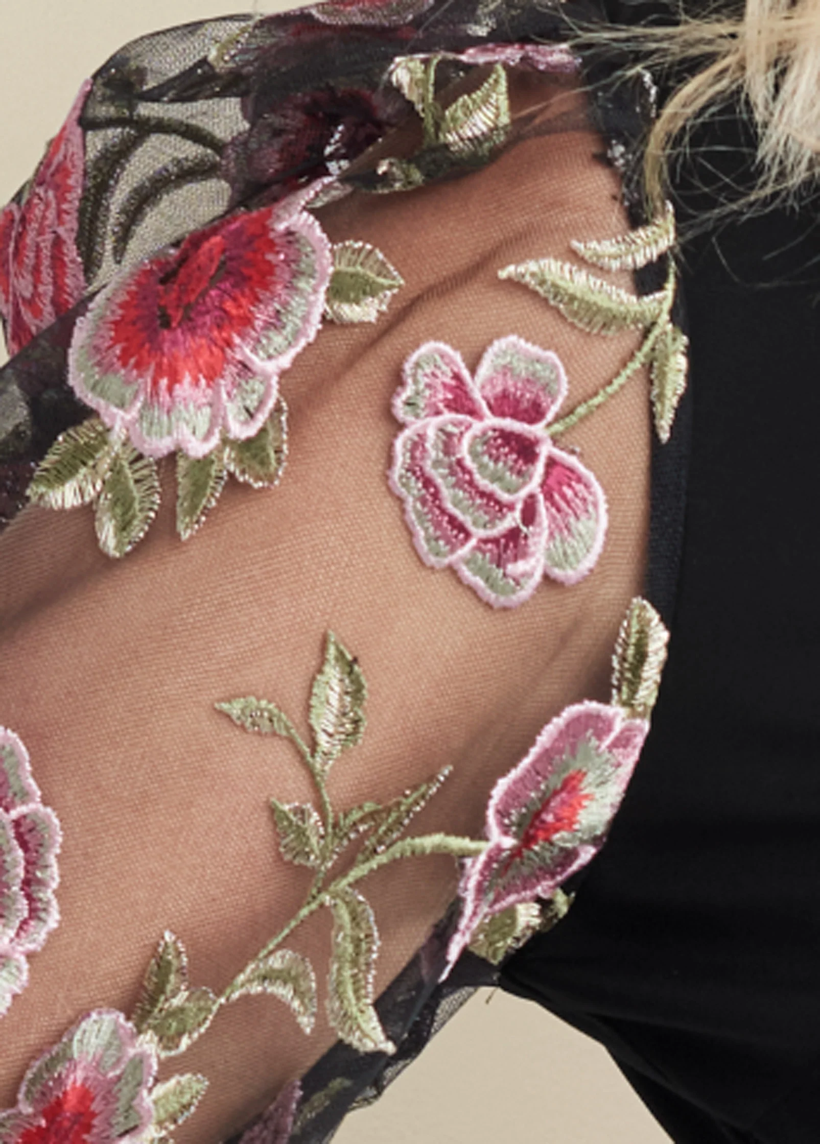 Embroidered sleeve top - Black Multi