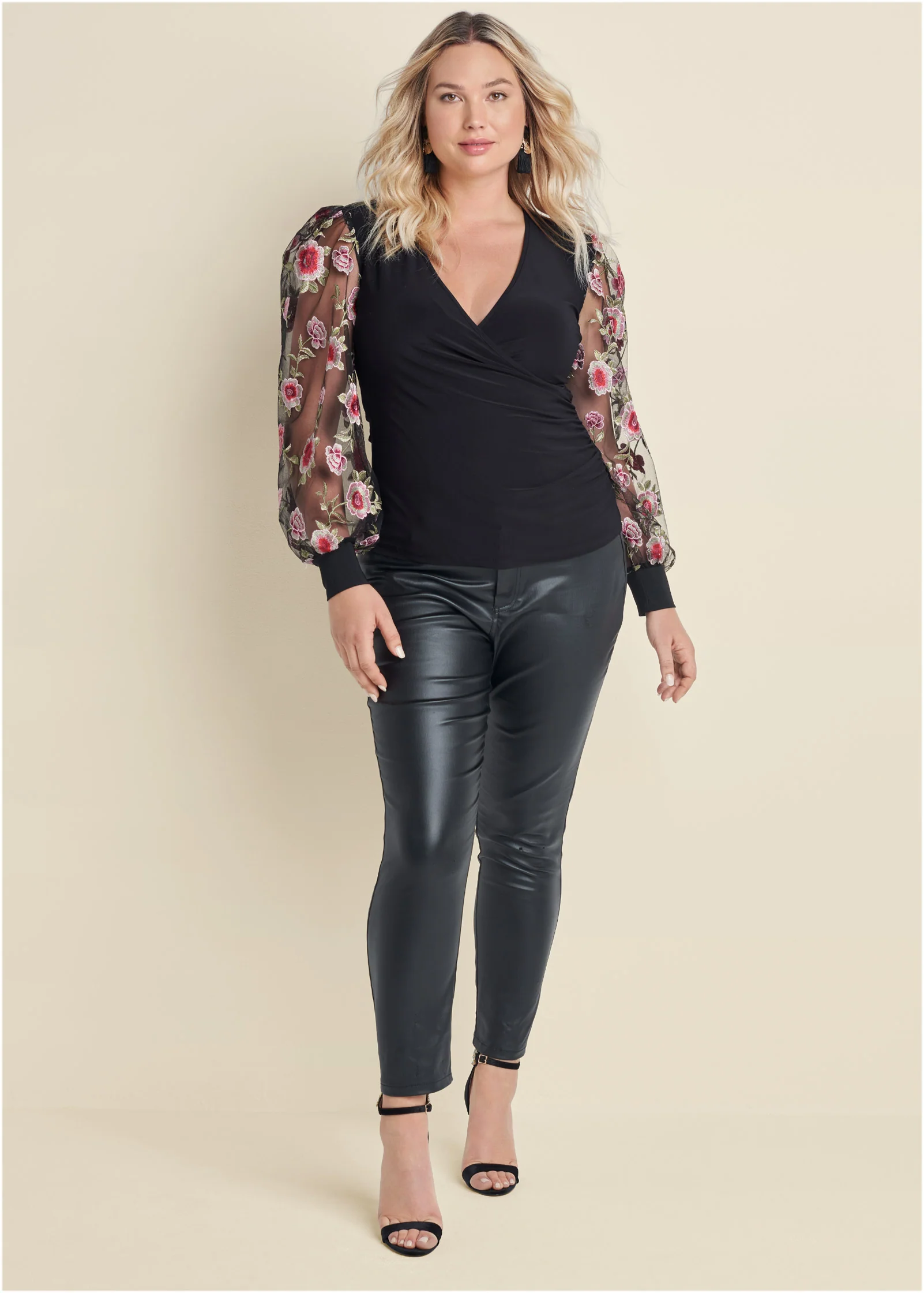 Embroidered sleeve top - Black Multi