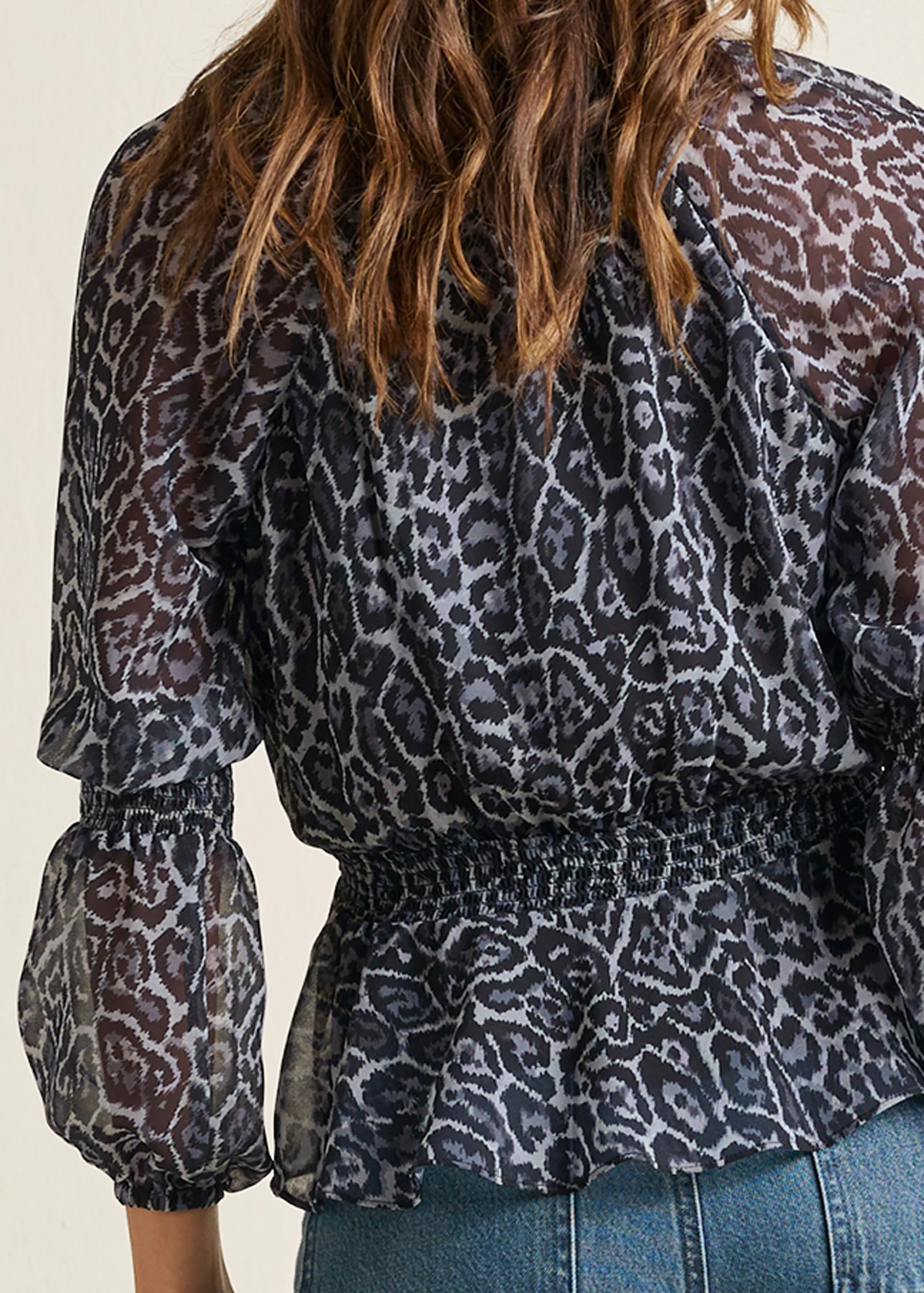 Puff sleeve V-neck top  - Snow Leopard