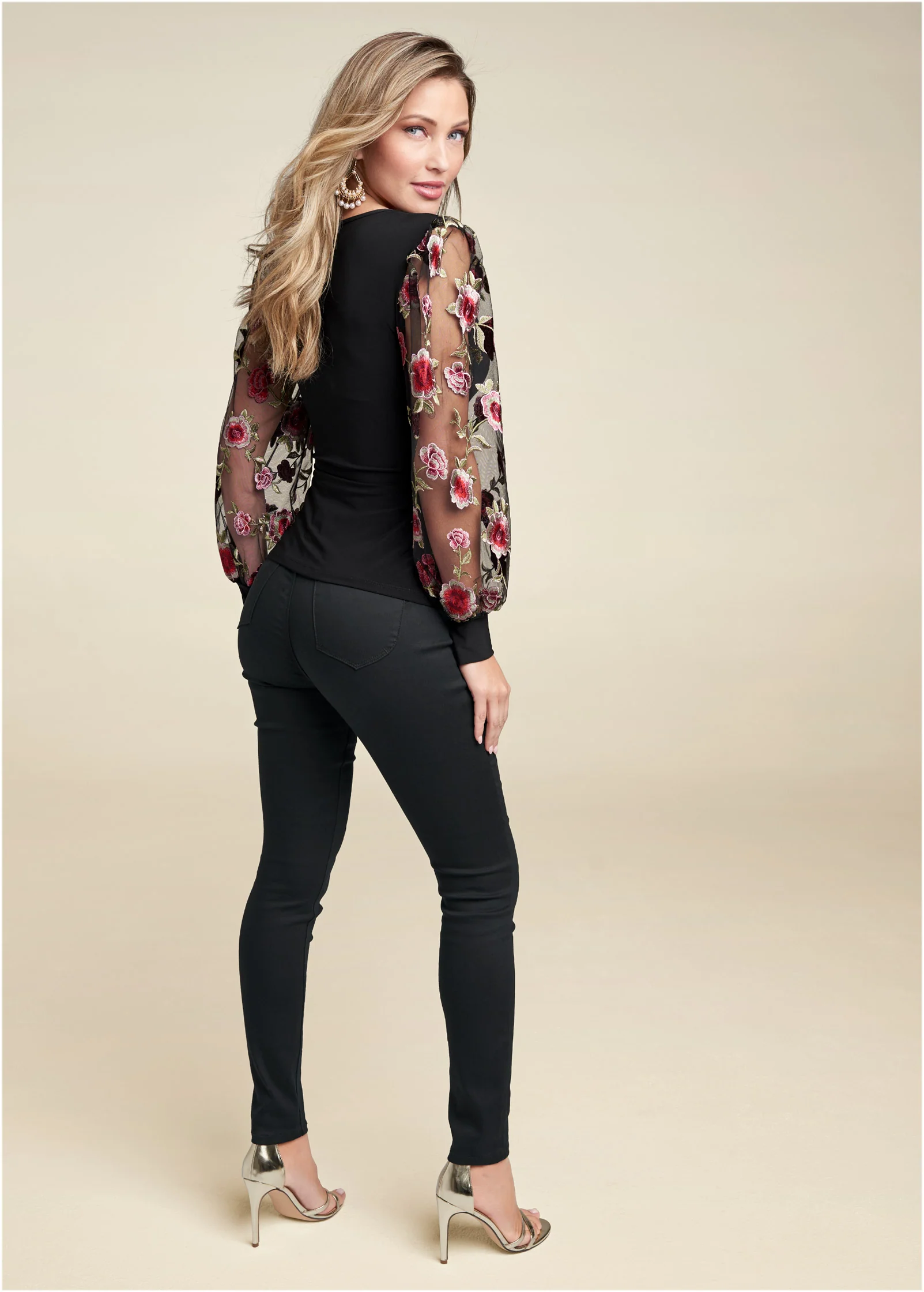 Embroidered sleeve top - Black Multi