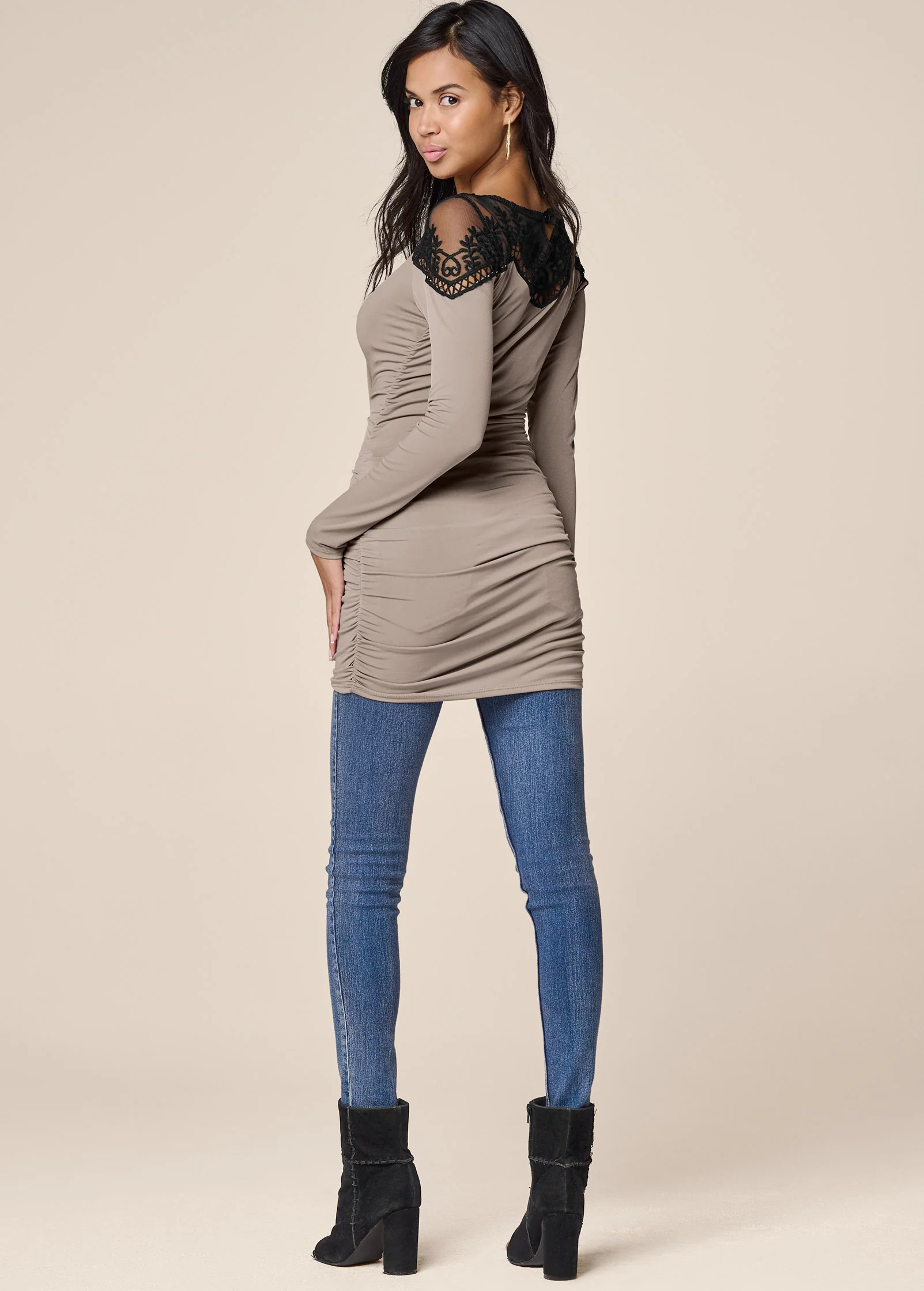 Lace neckline ruched top - Beige Multi