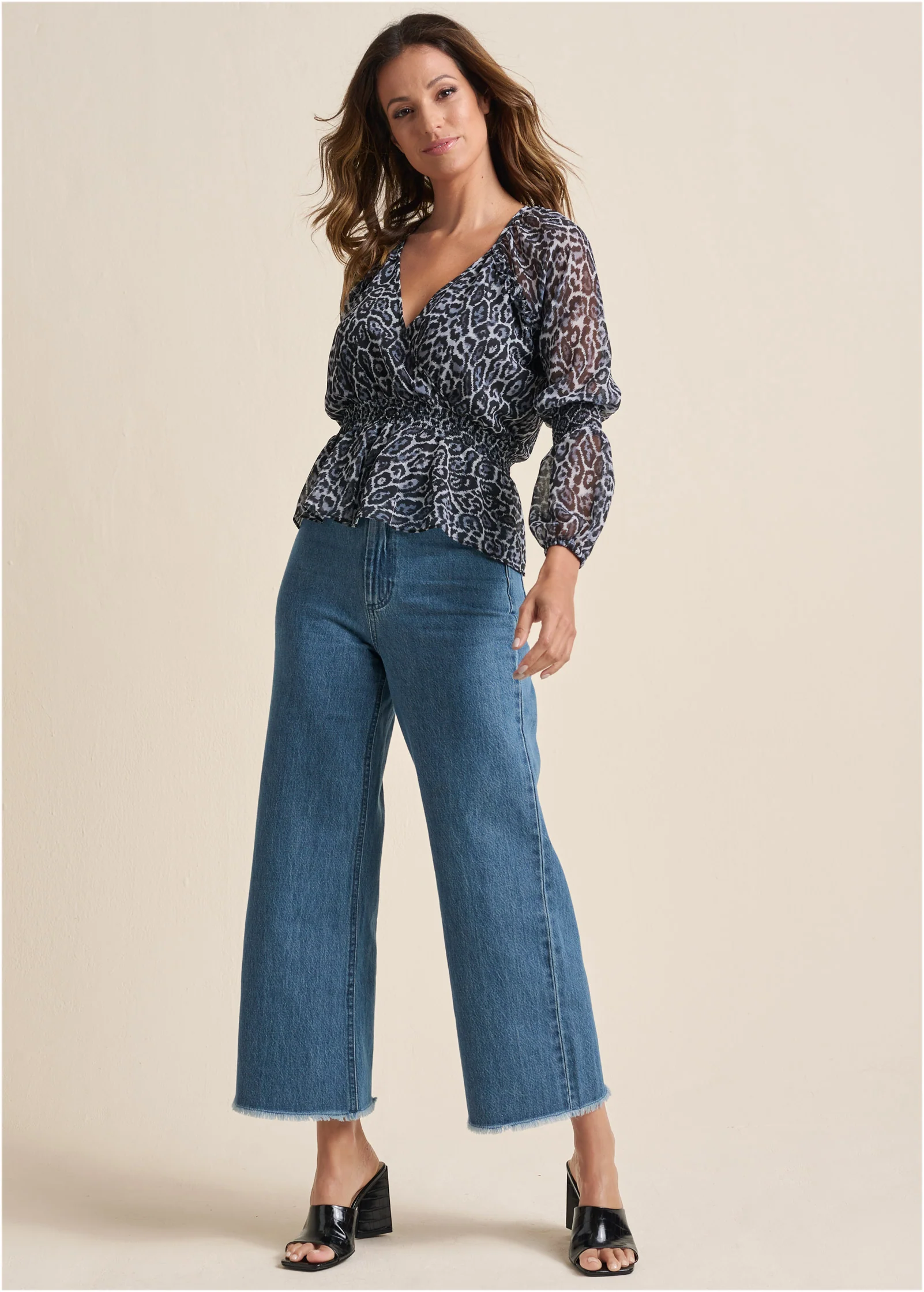 Puff sleeve V-neck top  - Snow Leopard