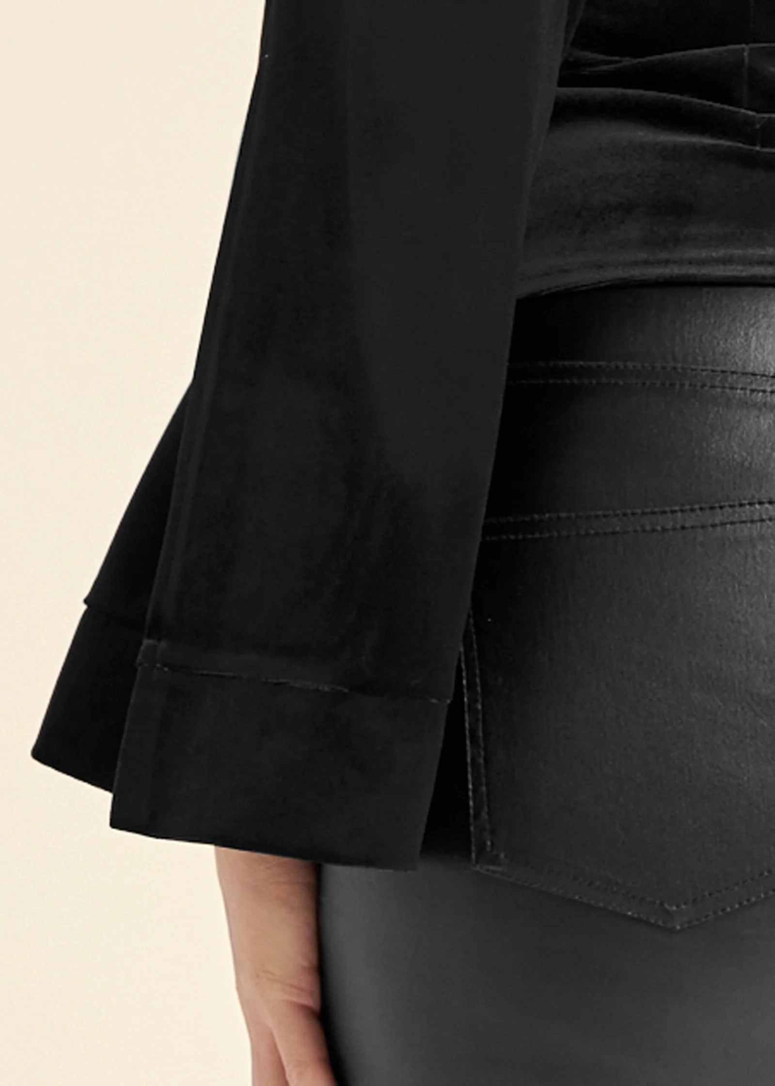 Strappy V-neck velvet top - Black