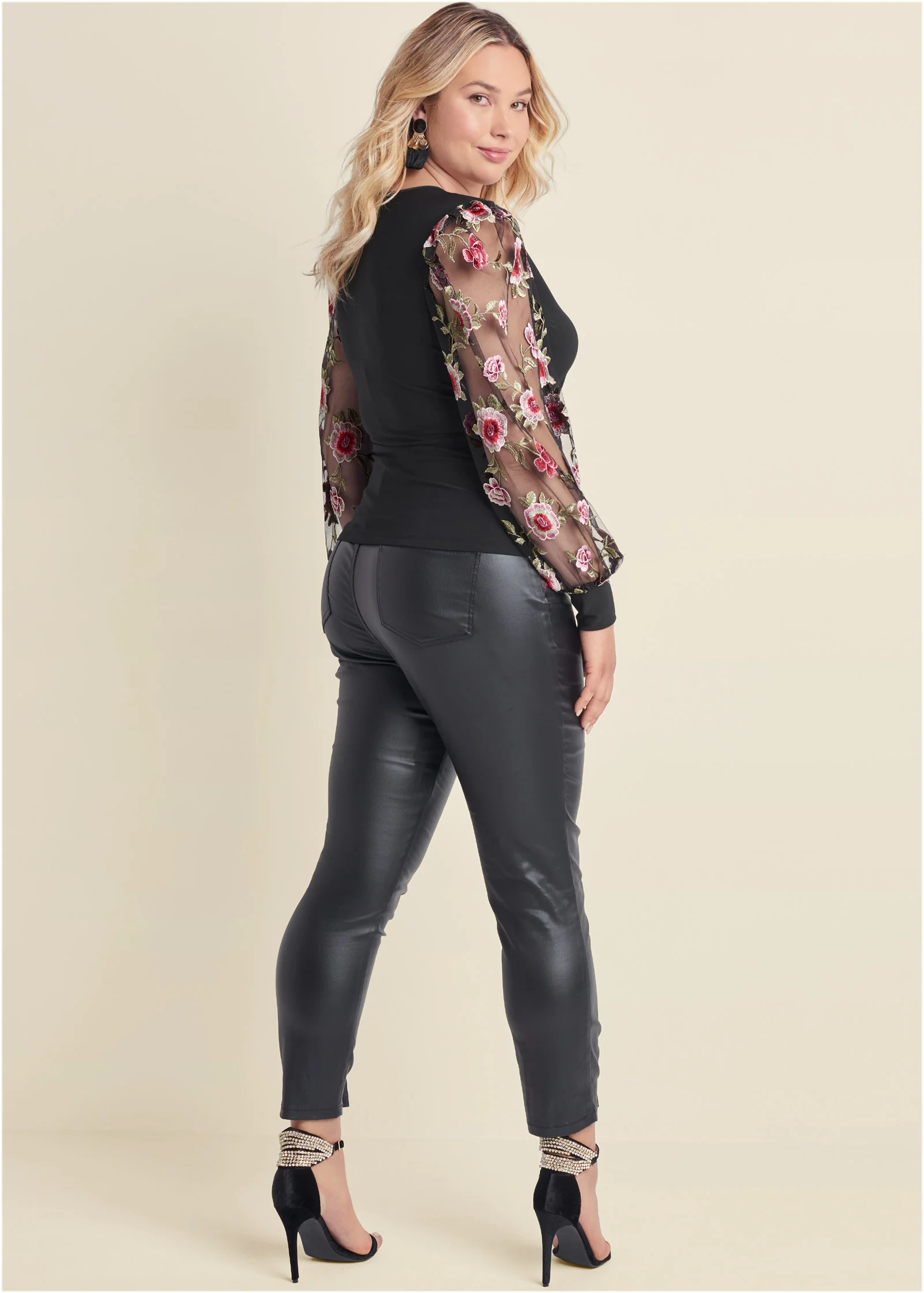 Embroidered sleeve top - Black Multi