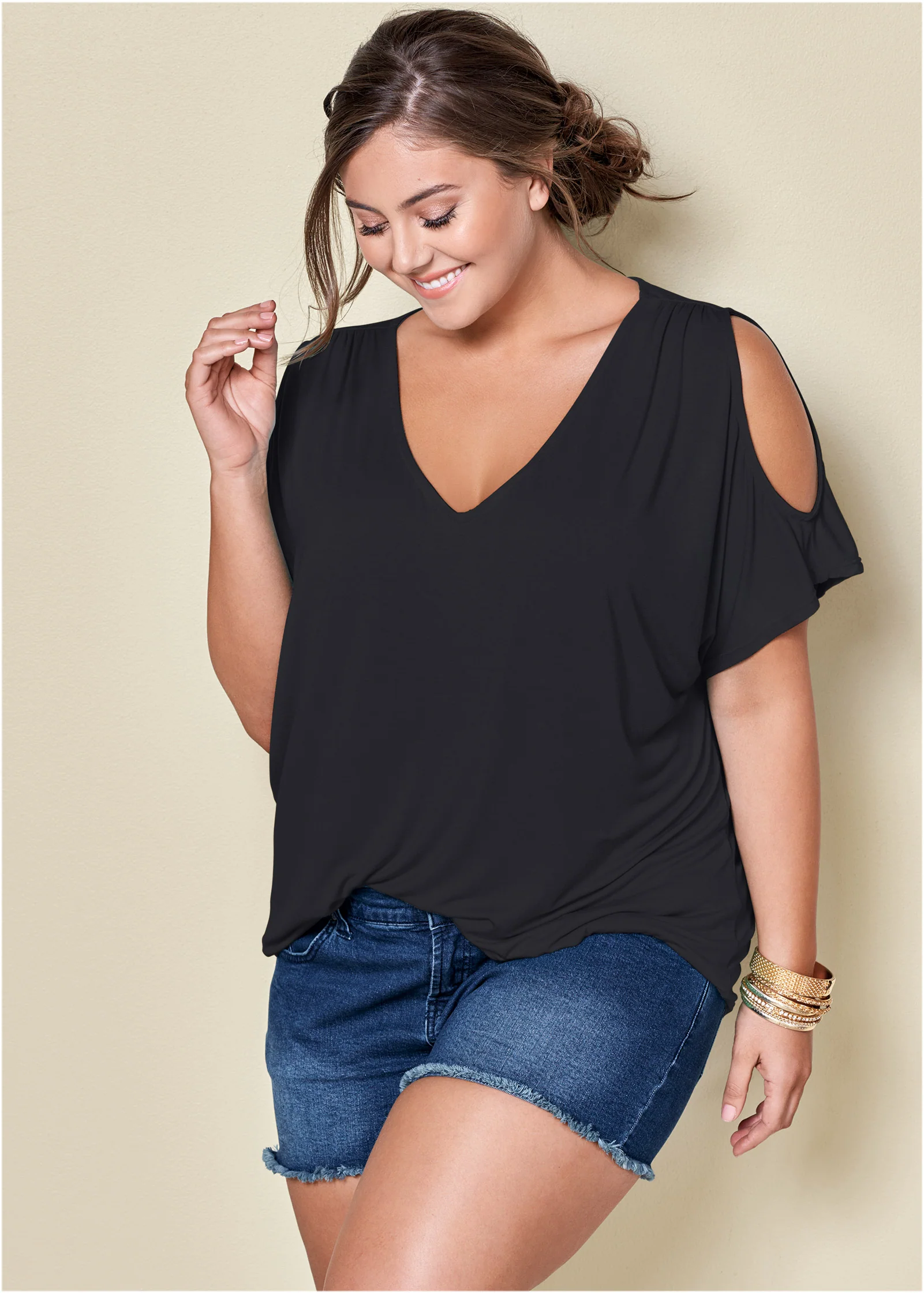 Cold-shoulder V-neck top - Black