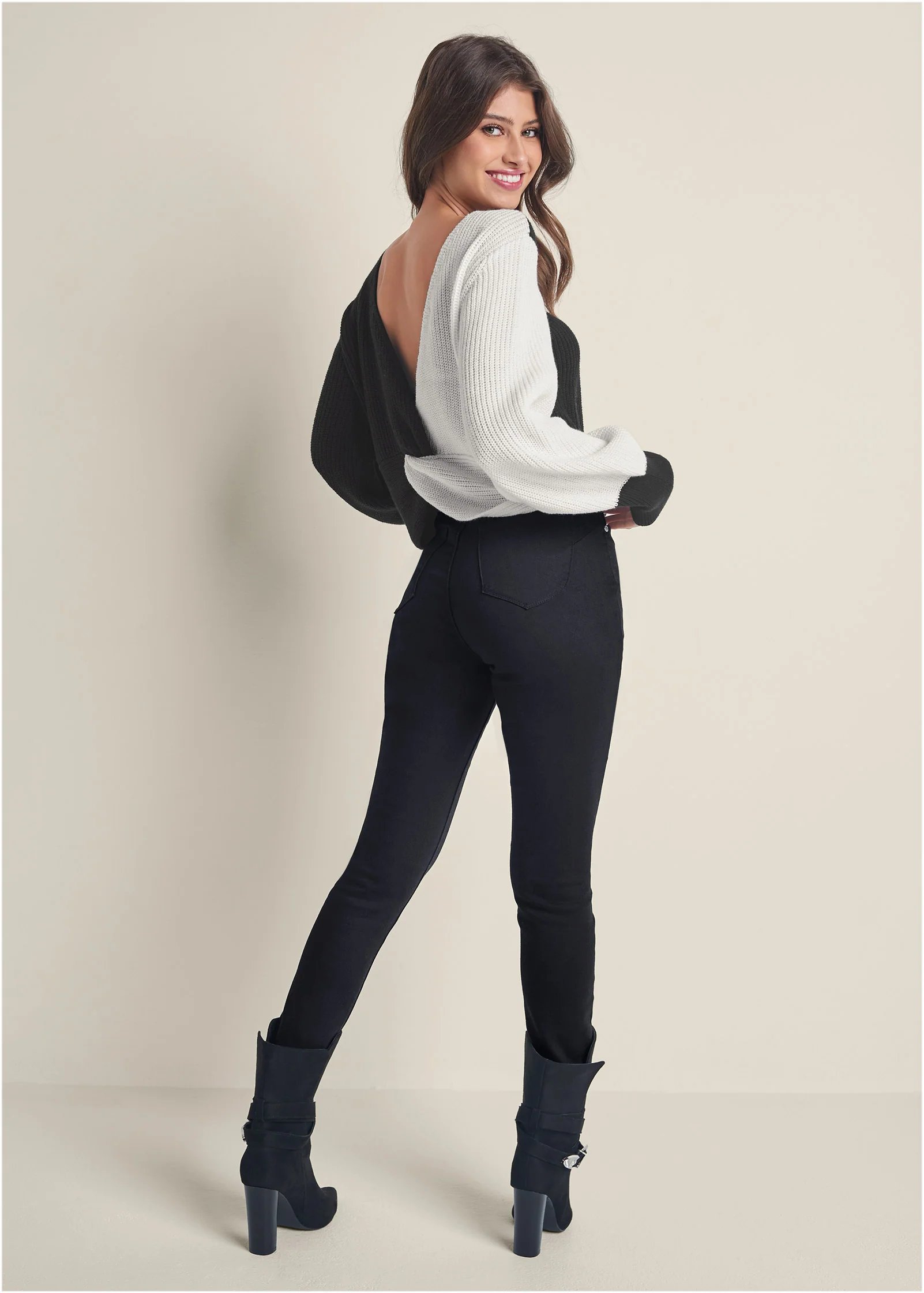 Twist V-back sweater - Off White & Black