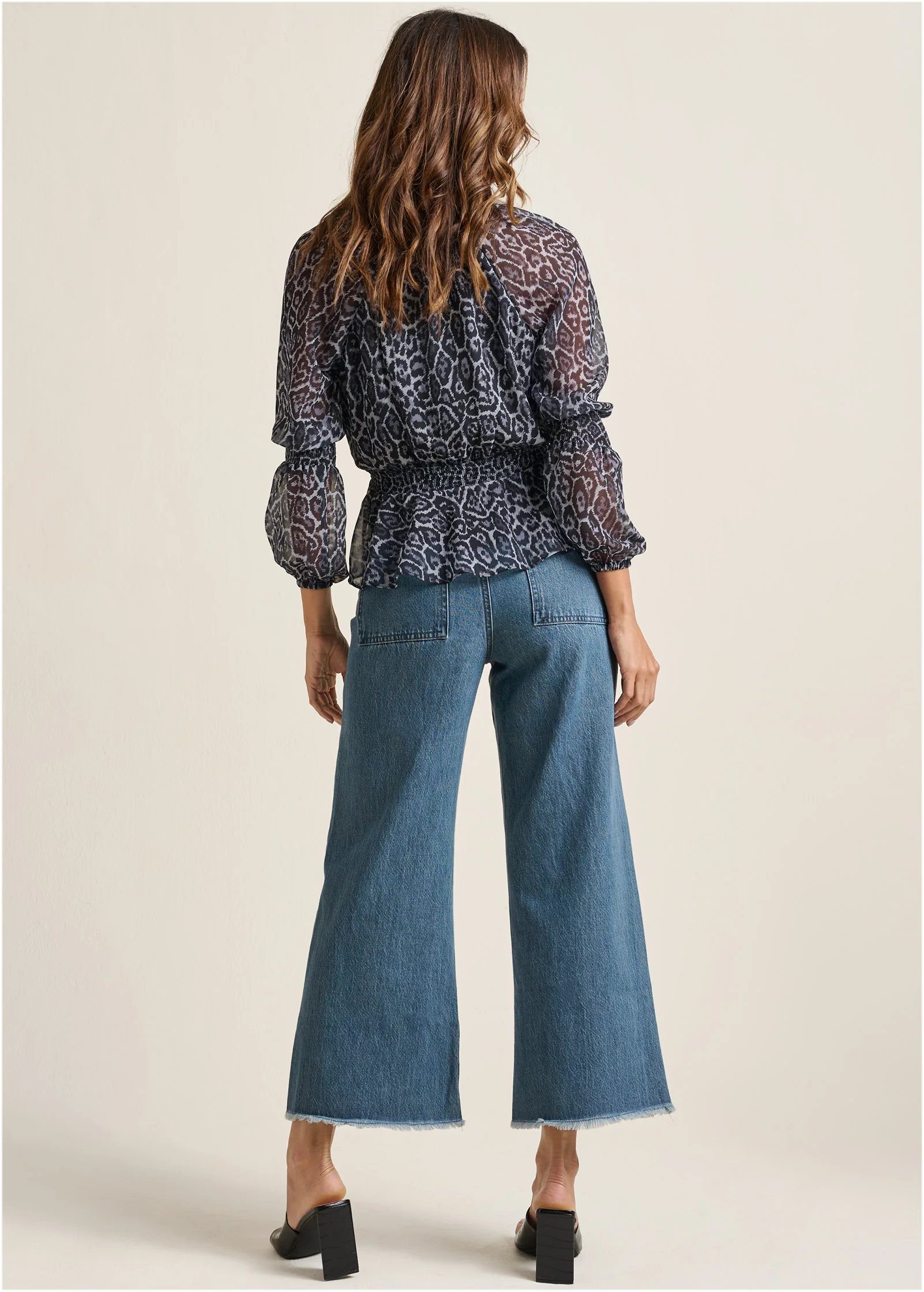 Puff sleeve V-neck top  - Snow Leopard