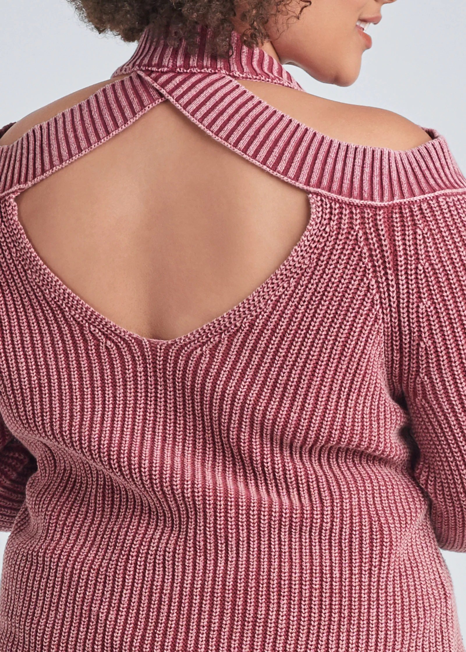 Cold shoulder mock neck sweater - Pink