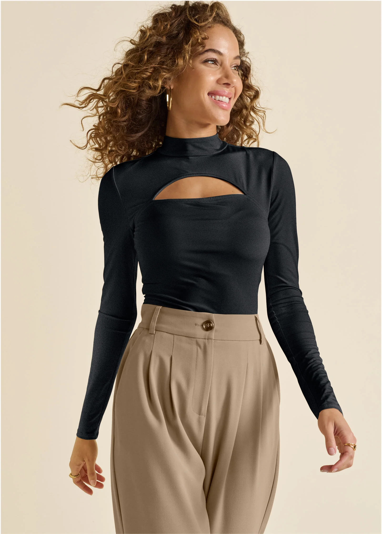 Shape Embrace keyhole top - Black