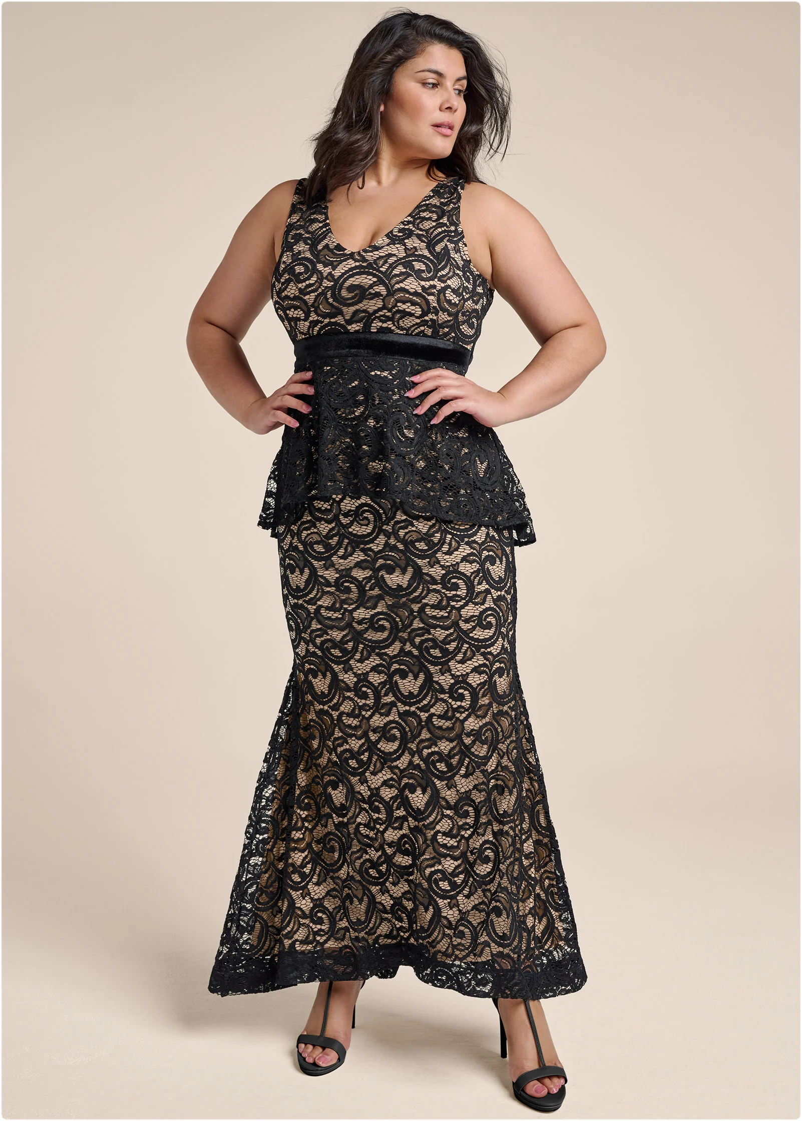 Tiered lace gown - Black
