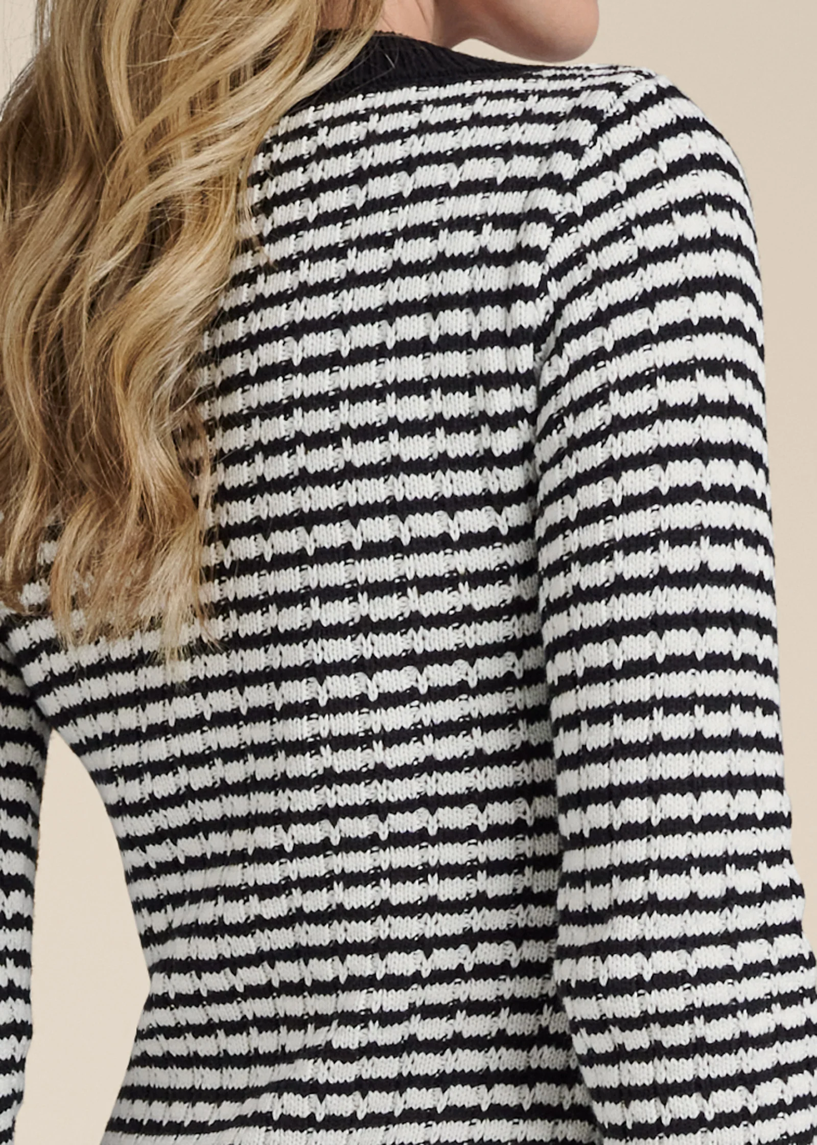 V-neck sweater dress  - Black & White