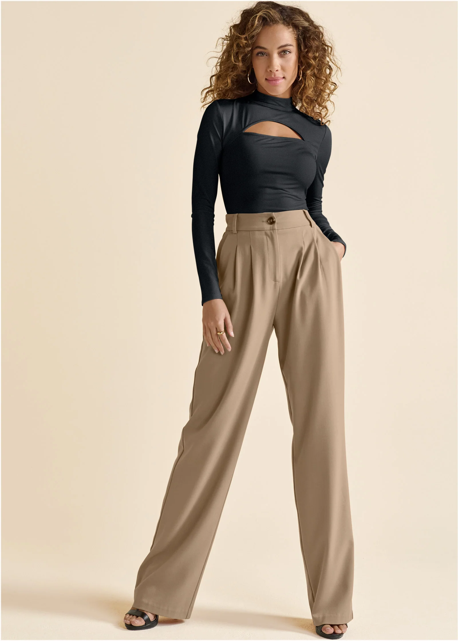 Shape Embrace keyhole top - Black