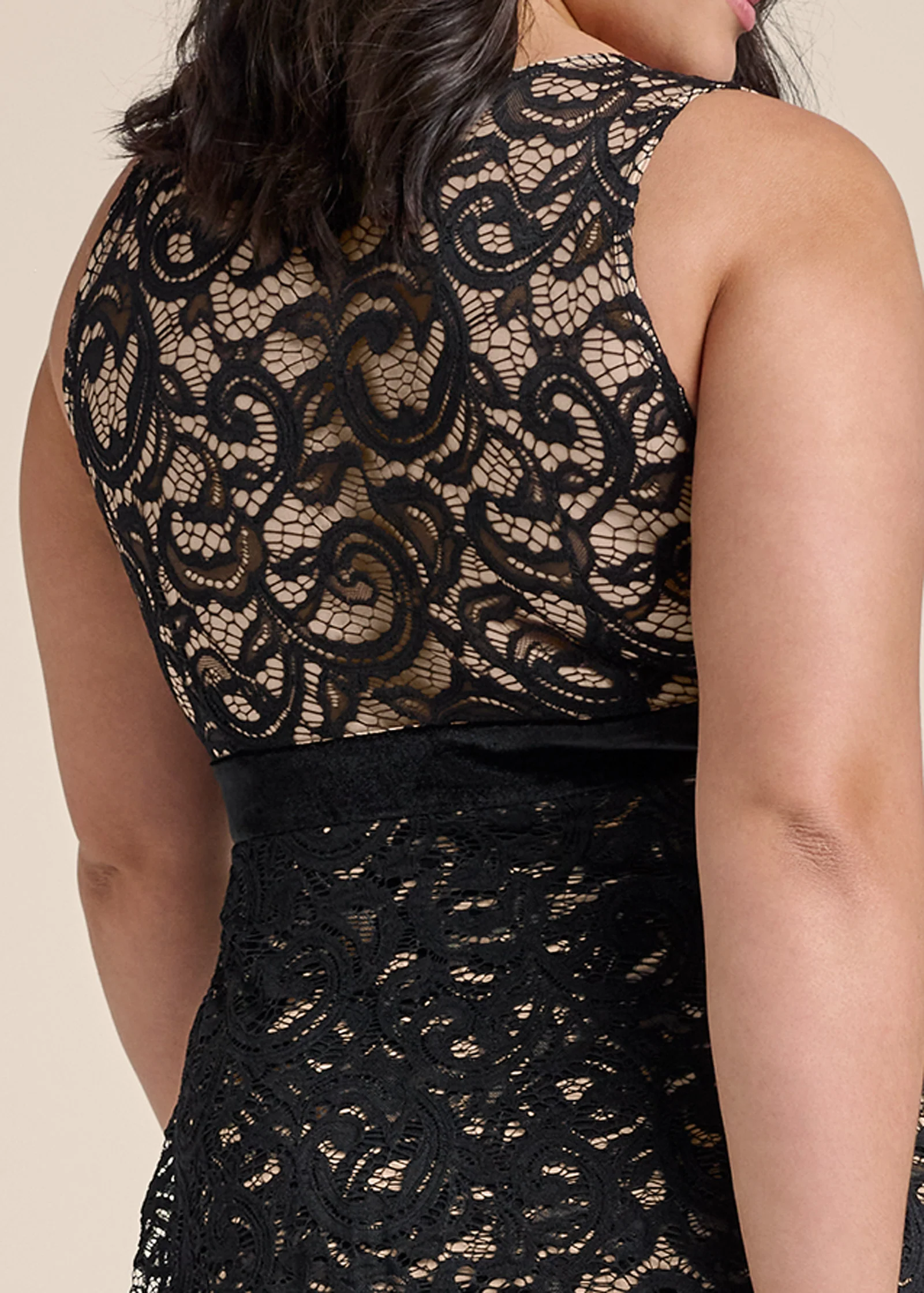 Tiered lace gown - Black