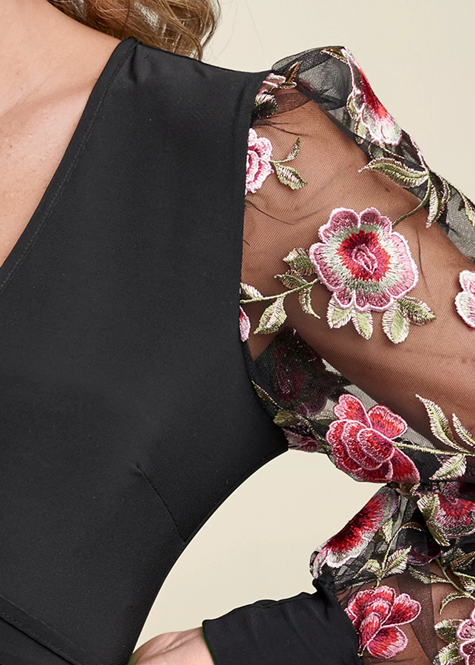 Embroidered sleeve top - Black Multi