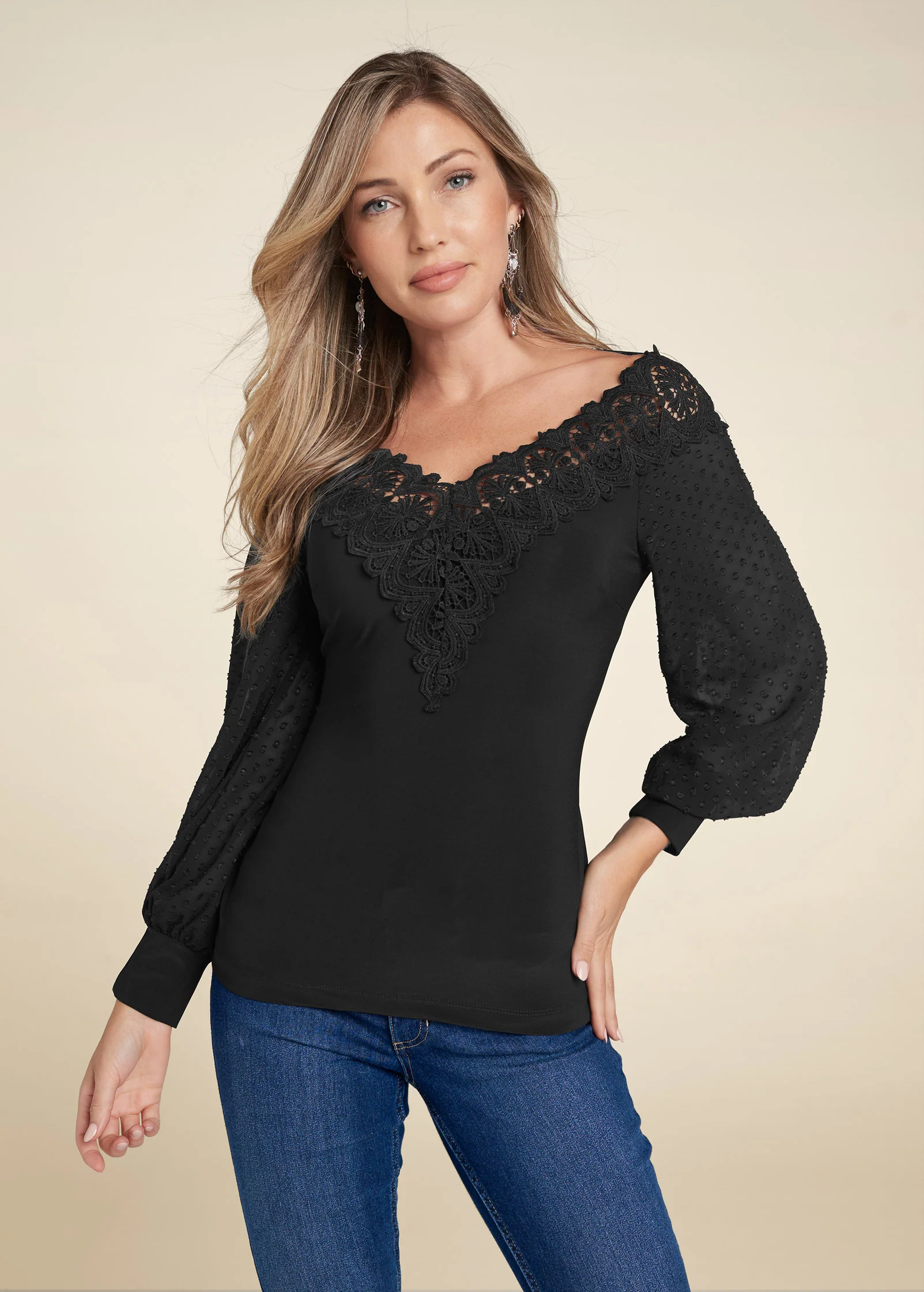 Lace neckline top - Black