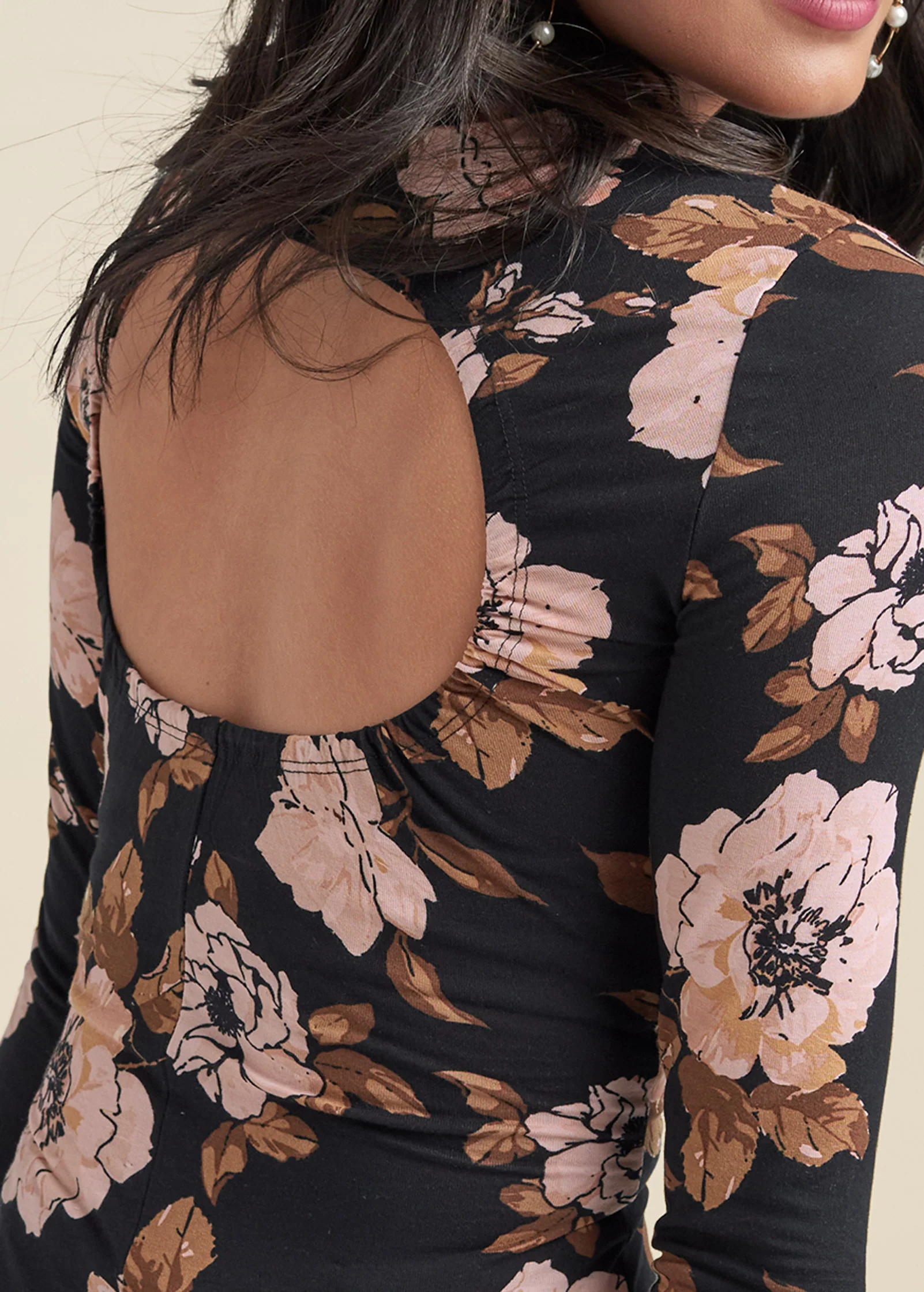 Back cut-out casual top - Black Multi