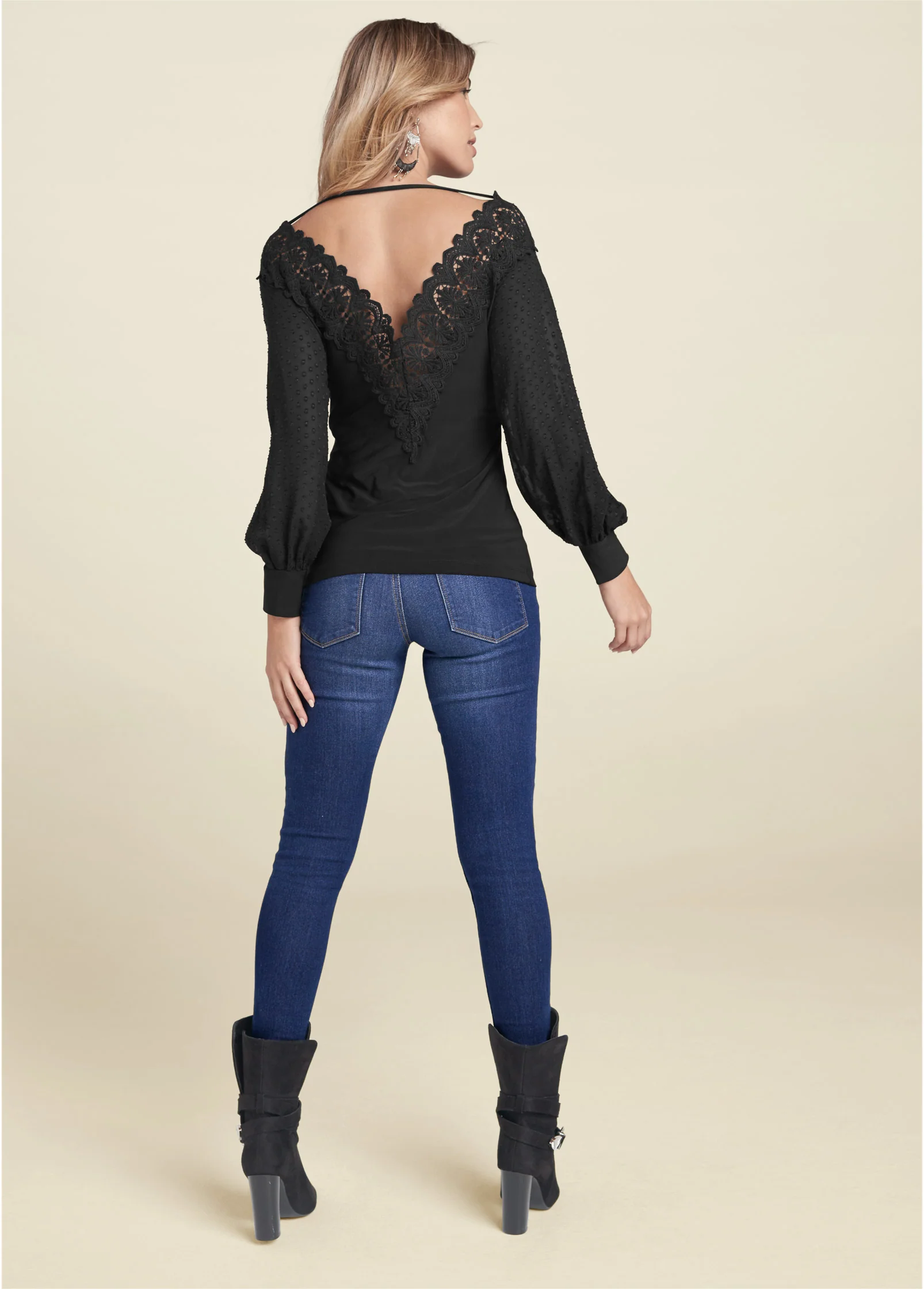 Lace neckline top - Black