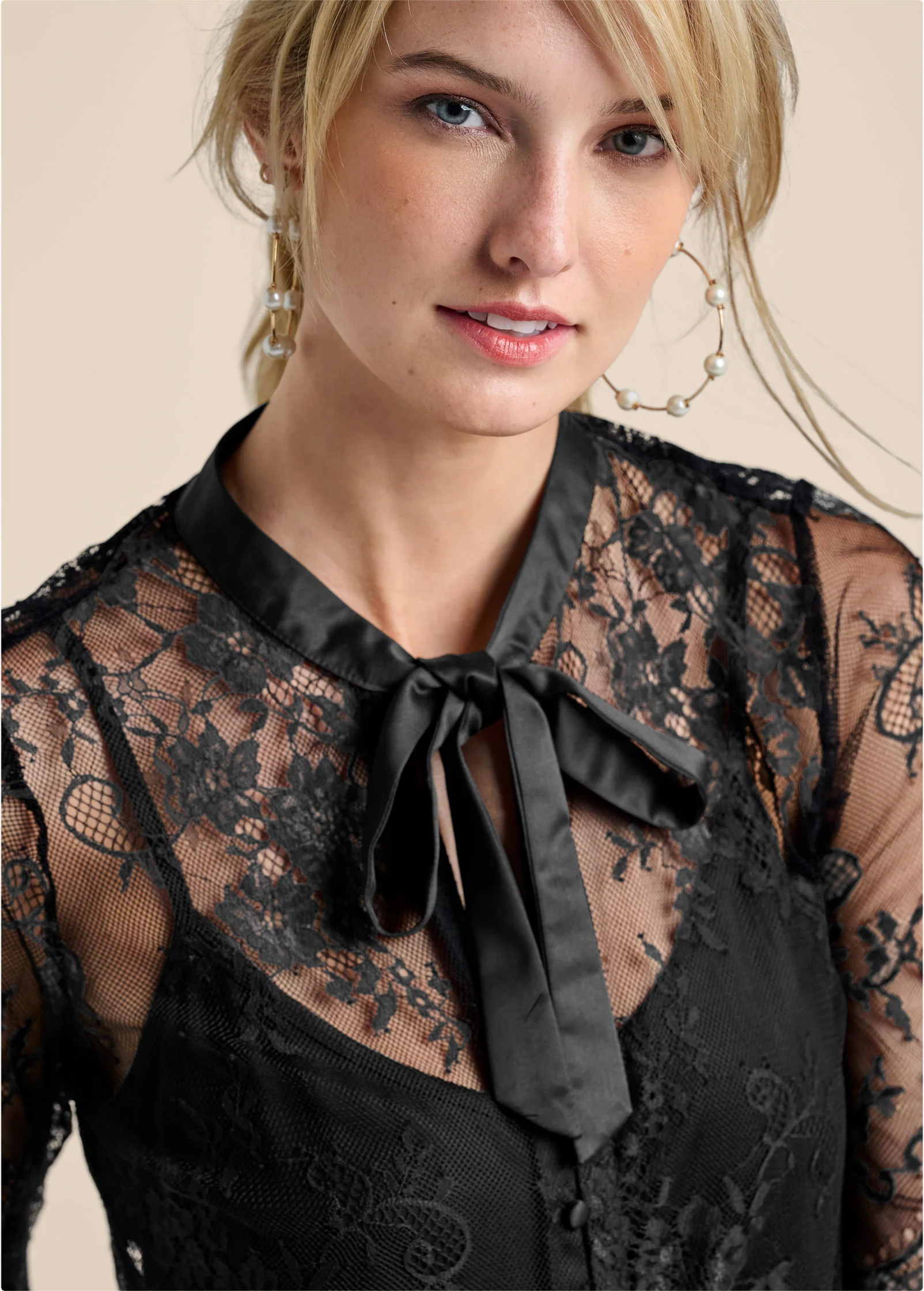 Tie-neck lace blouse - Black
