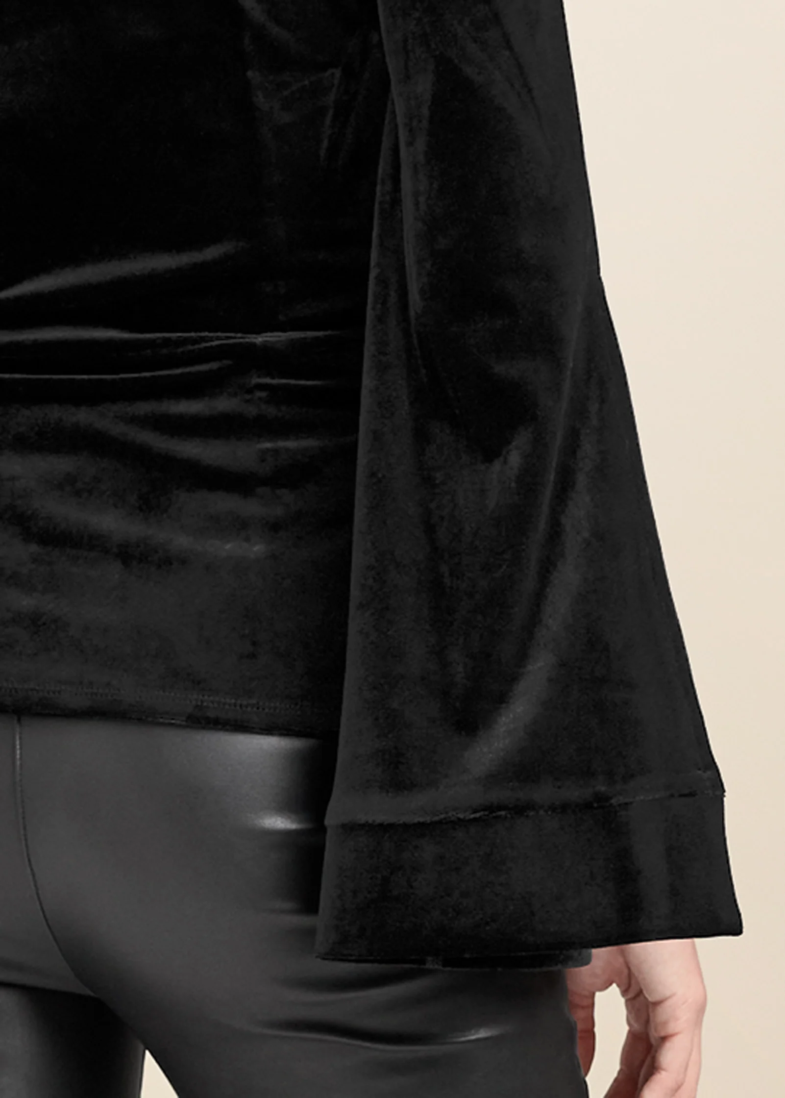 Strappy V-neck velvet top - Black